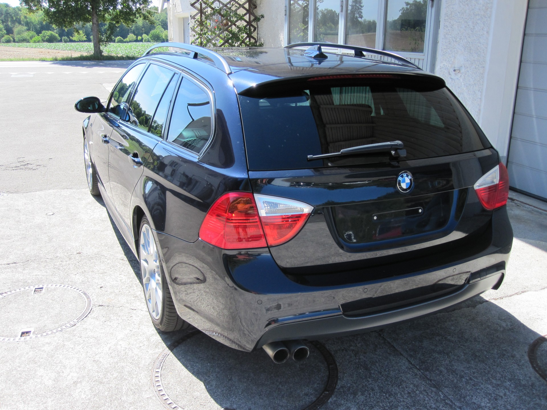 BMW 330-image-1