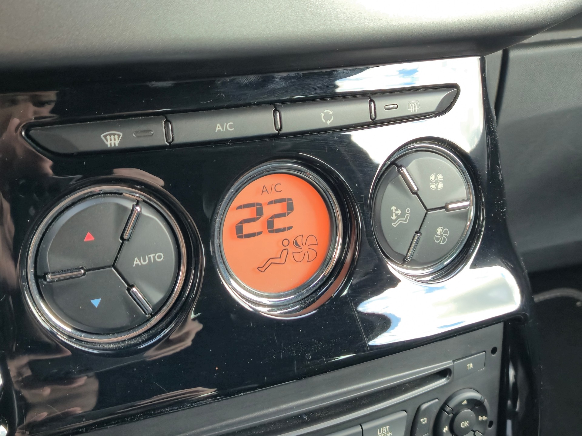 DS AUTOMOBILES DS3 1.2 VTi SO Irresistent-image-18
