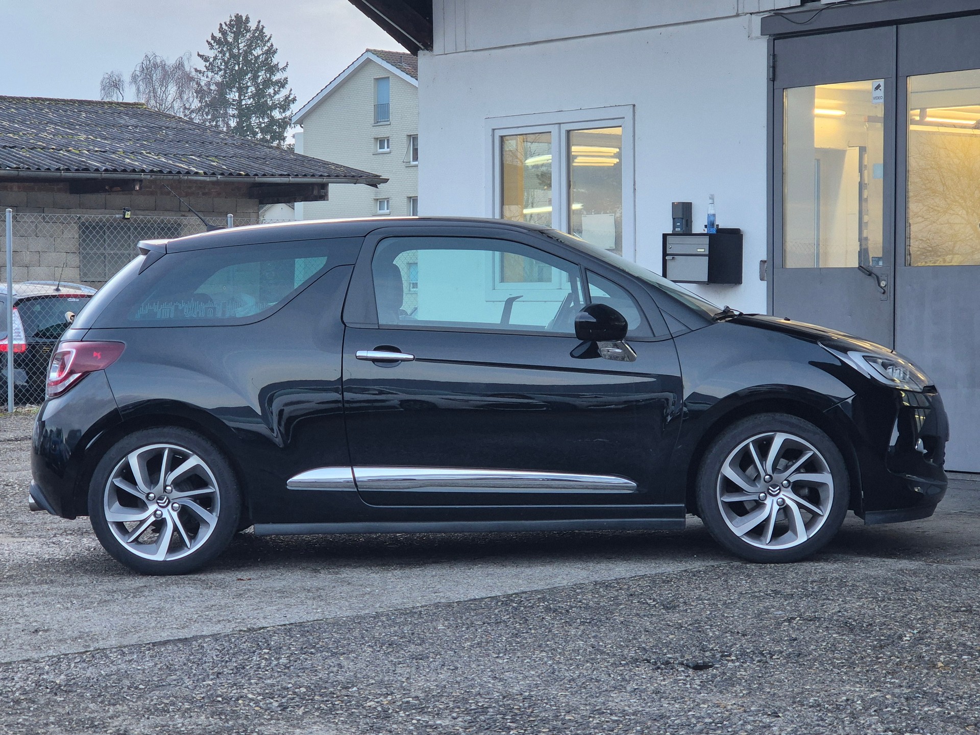 DS AUTOMOBILES DS3 1.2 VTi SO Irresistent-image-3