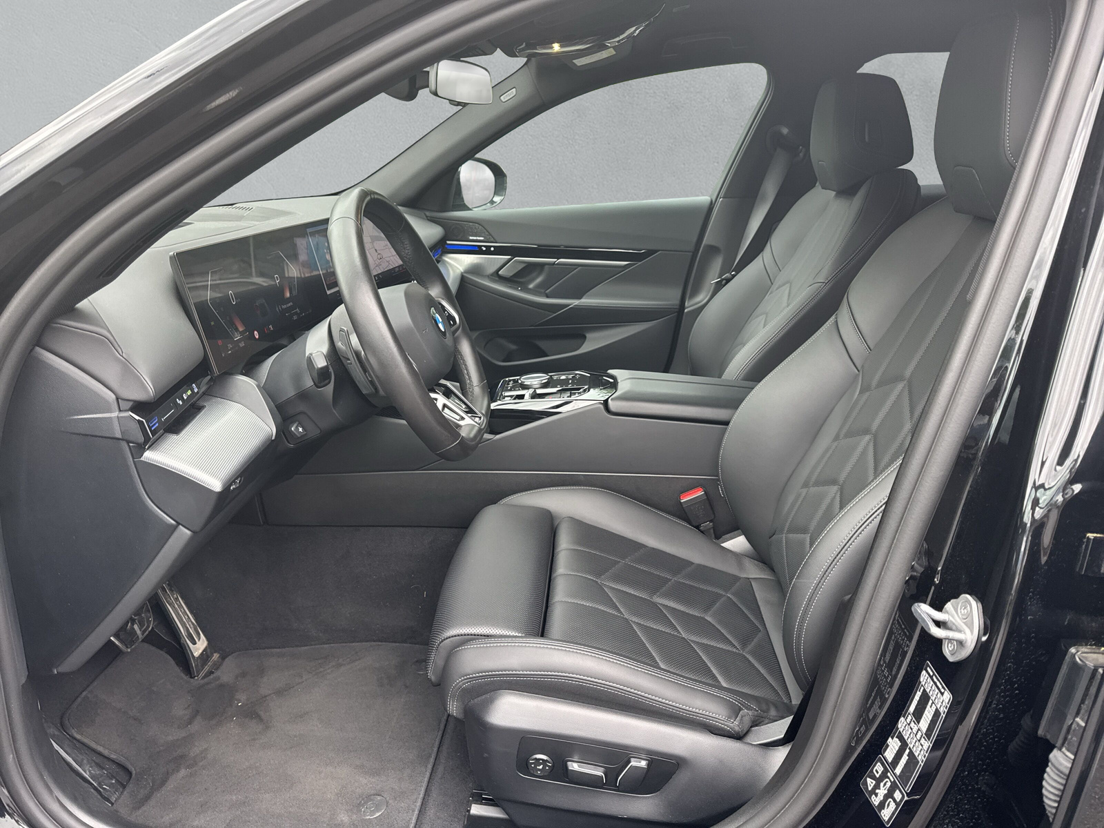 BMW 520d M Sport Touring xDrive G61 (CH) ** Action de leasing à 1.9% **-image-10