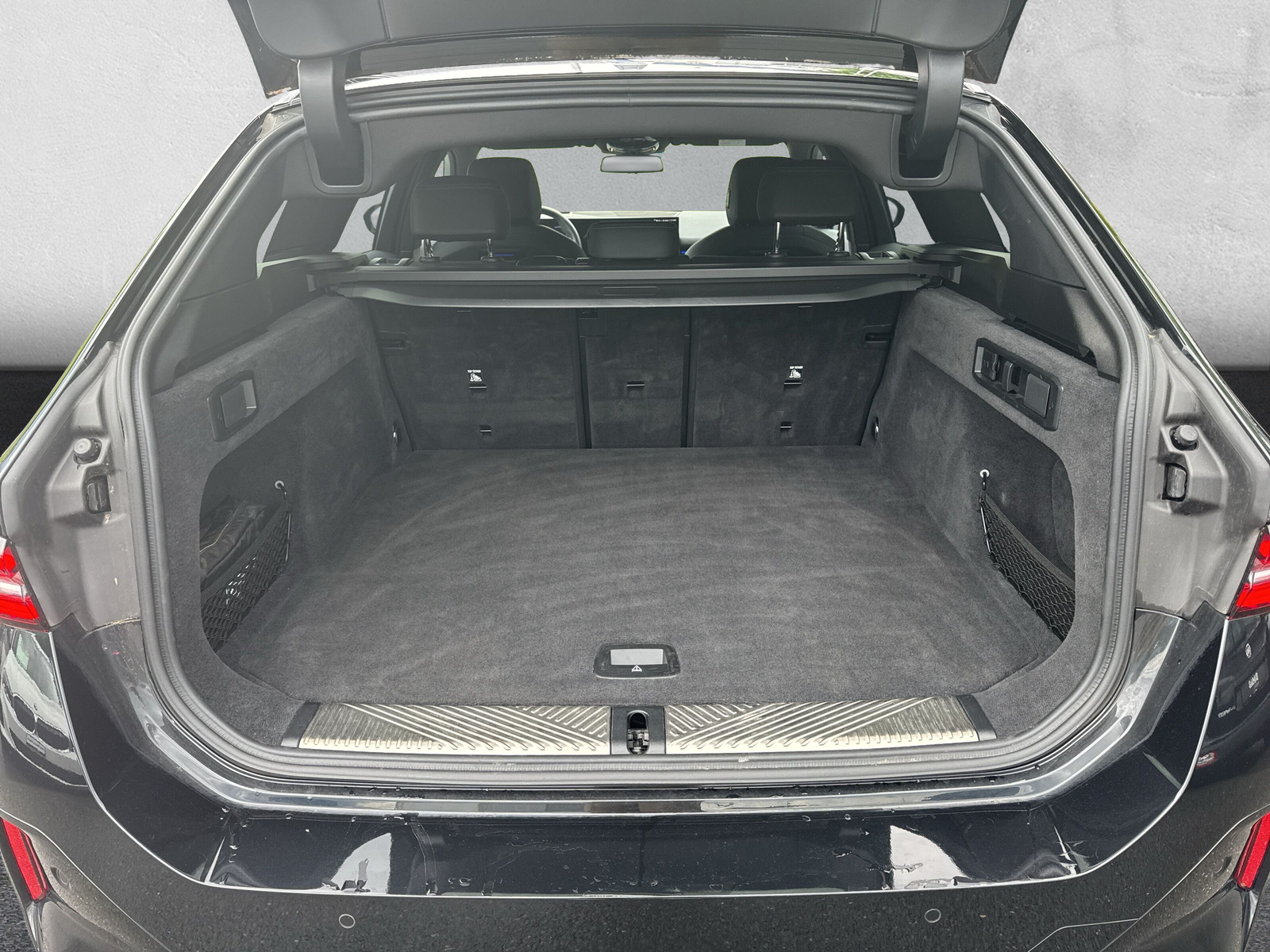 BMW 520d M Sport Touring xDrive G61 (CH) ** Action de leasing à 1.9% **-image-9