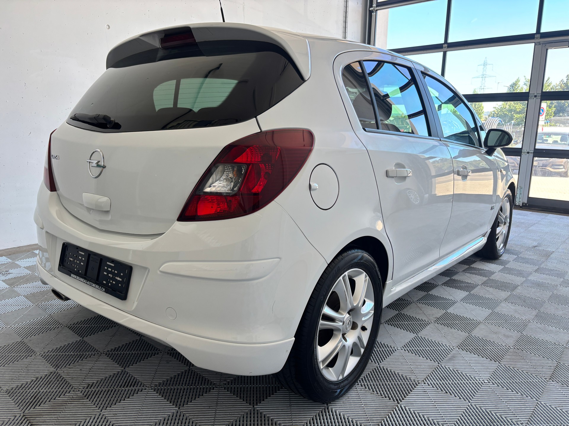 OPEL Corsa 1.4 TP Enjoy-image-5