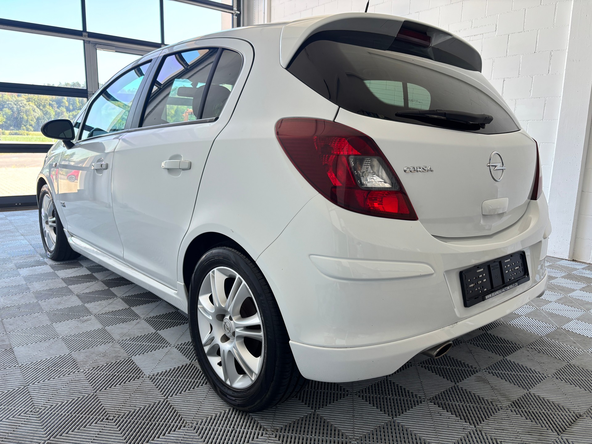 OPEL Corsa 1.4 TP Enjoy-image-3