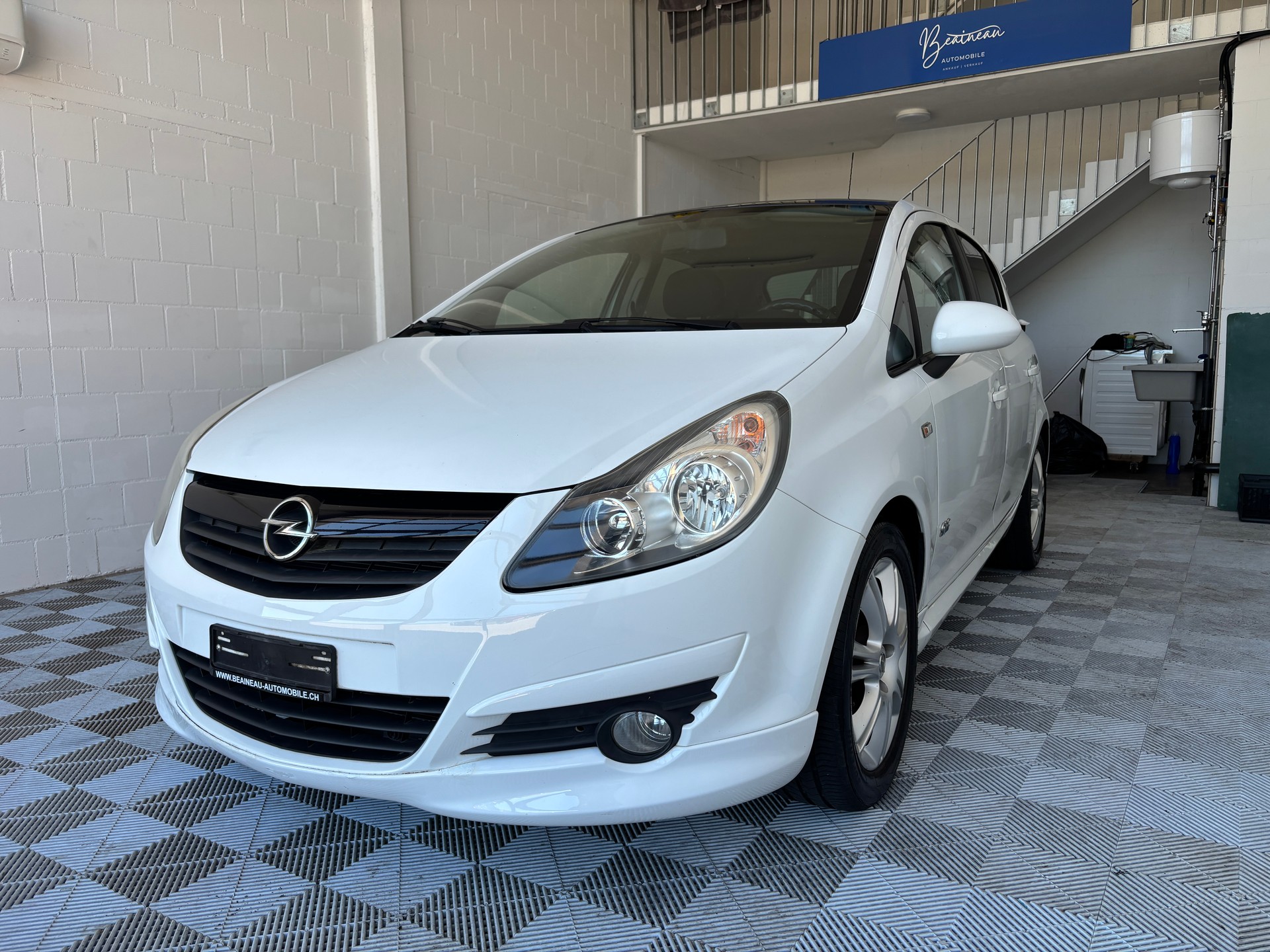 OPEL Corsa 1.4 TP Enjoy-image-0