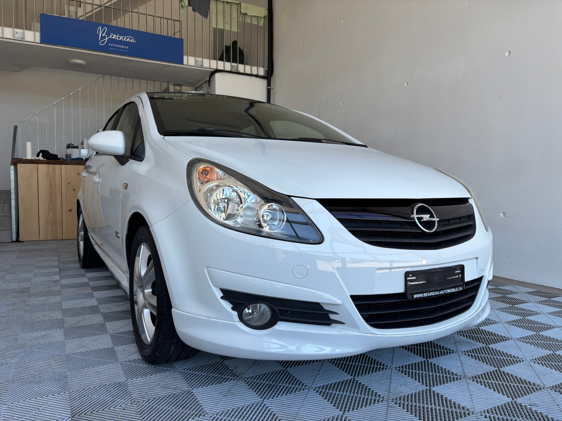 OPEL Corsa 1.4 TP Enjoy-image-2