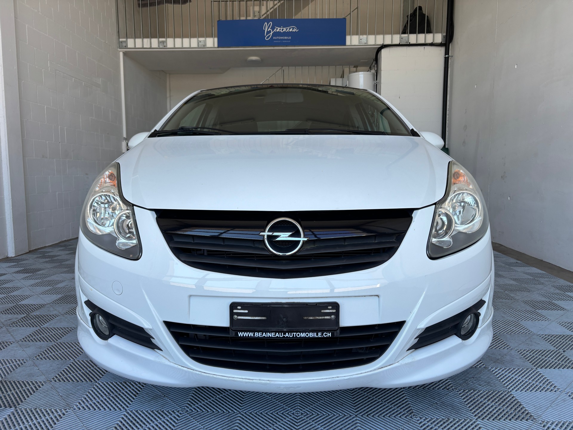 OPEL Corsa 1.4 TP Enjoy-image-1