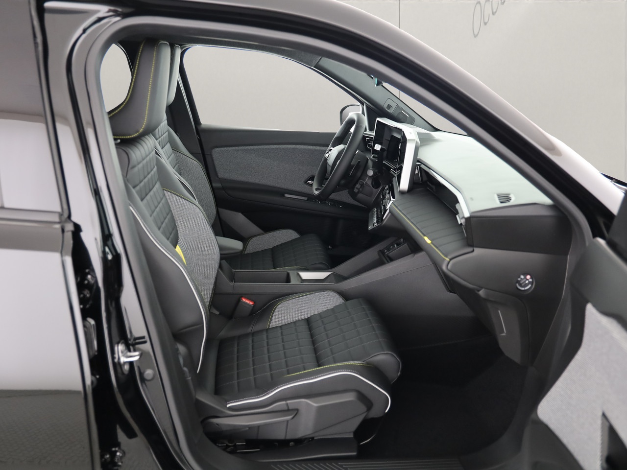 RENAULT R4 E-Tech Comfort Range iconic-image-6