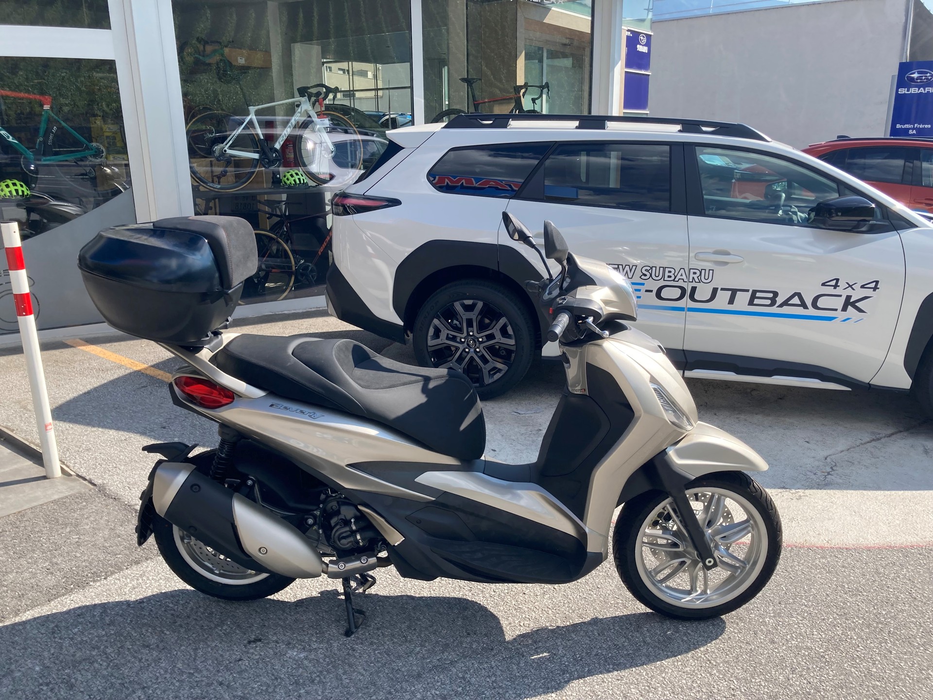 PIAGGIO Beverly 300-image-4