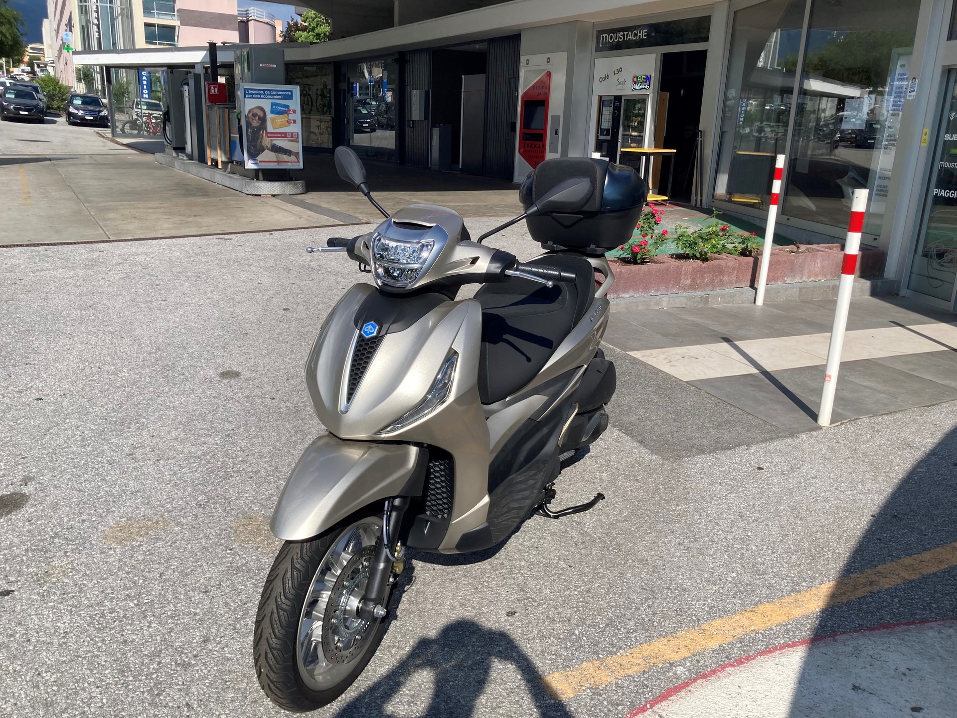 PIAGGIO Beverly 300-showroom-element-2