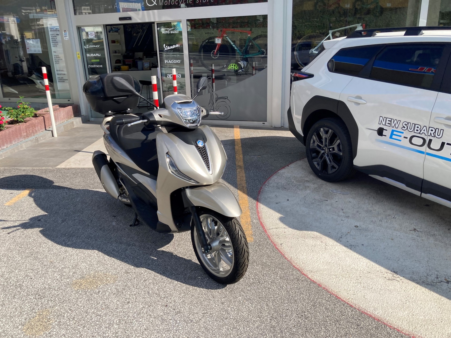 PIAGGIO Beverly 300-showroom-element-3