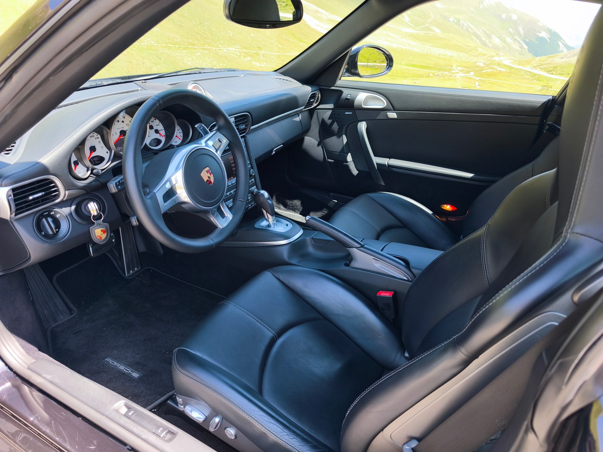 PORSCHE 911 Carrera 4 GTS PDK-image-7