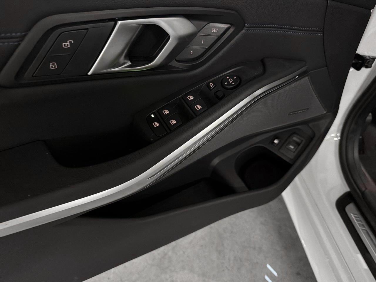 BMW 330e xDrive Touring M Sport-image-24