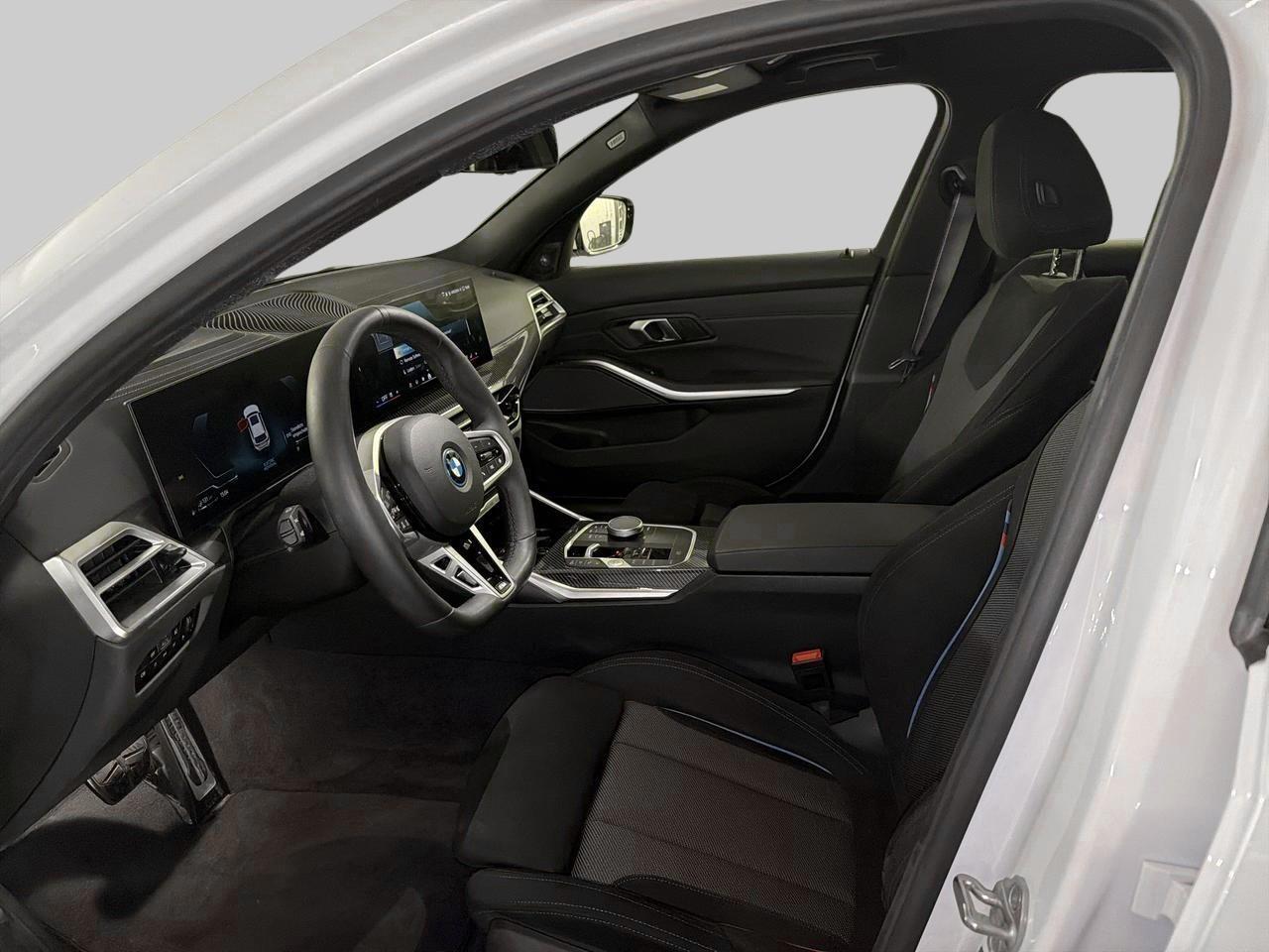 BMW 330e xDrive Touring M Sport-image-14