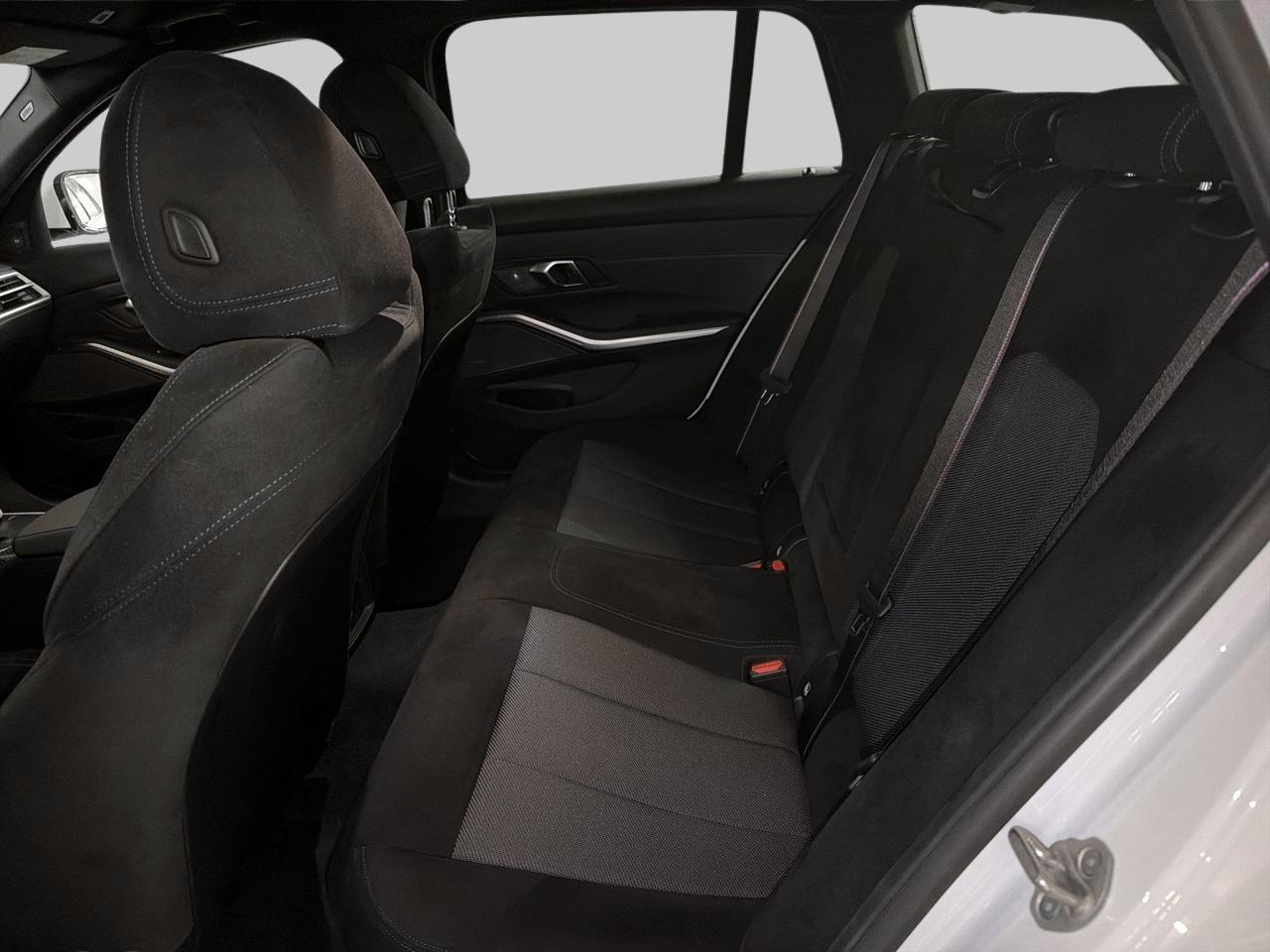 BMW 330e xDrive Touring M Sport-image-15