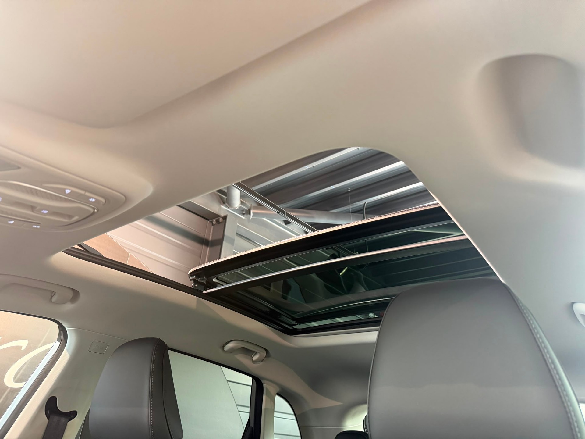 MG ZS 1.5 HEV Luxury-image-25