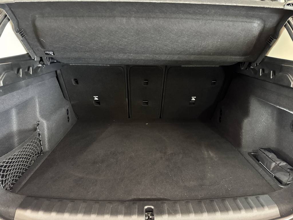 BMW X1 xDrive 23i 48V-image-8