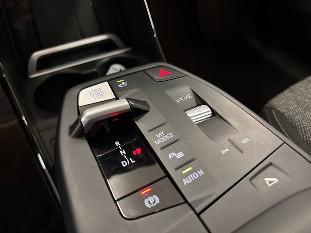 BMW X1 xDrive 23i 48V-image-13