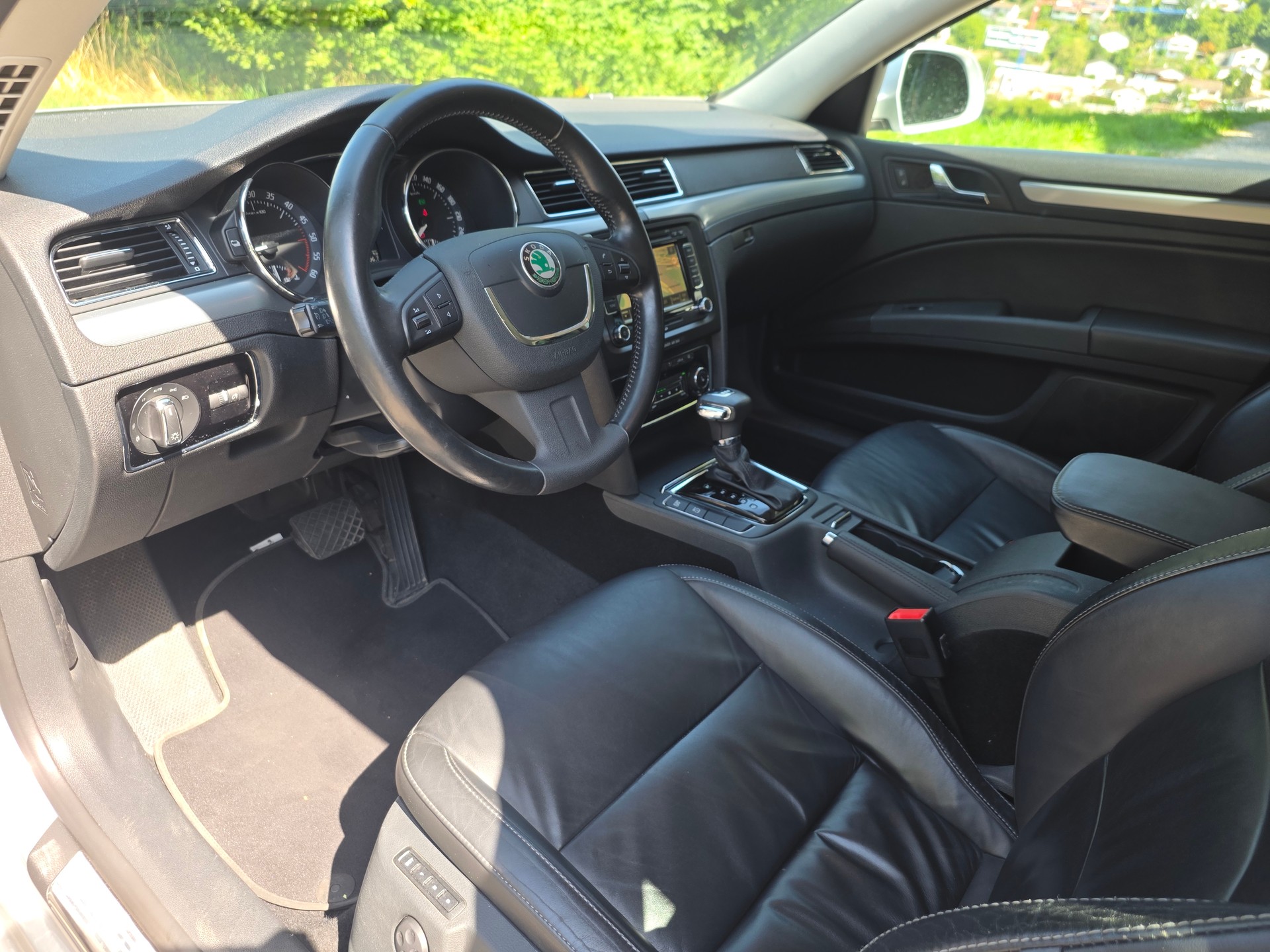 SKODA 2.0 TDI 170 Elegance DSG-image-3