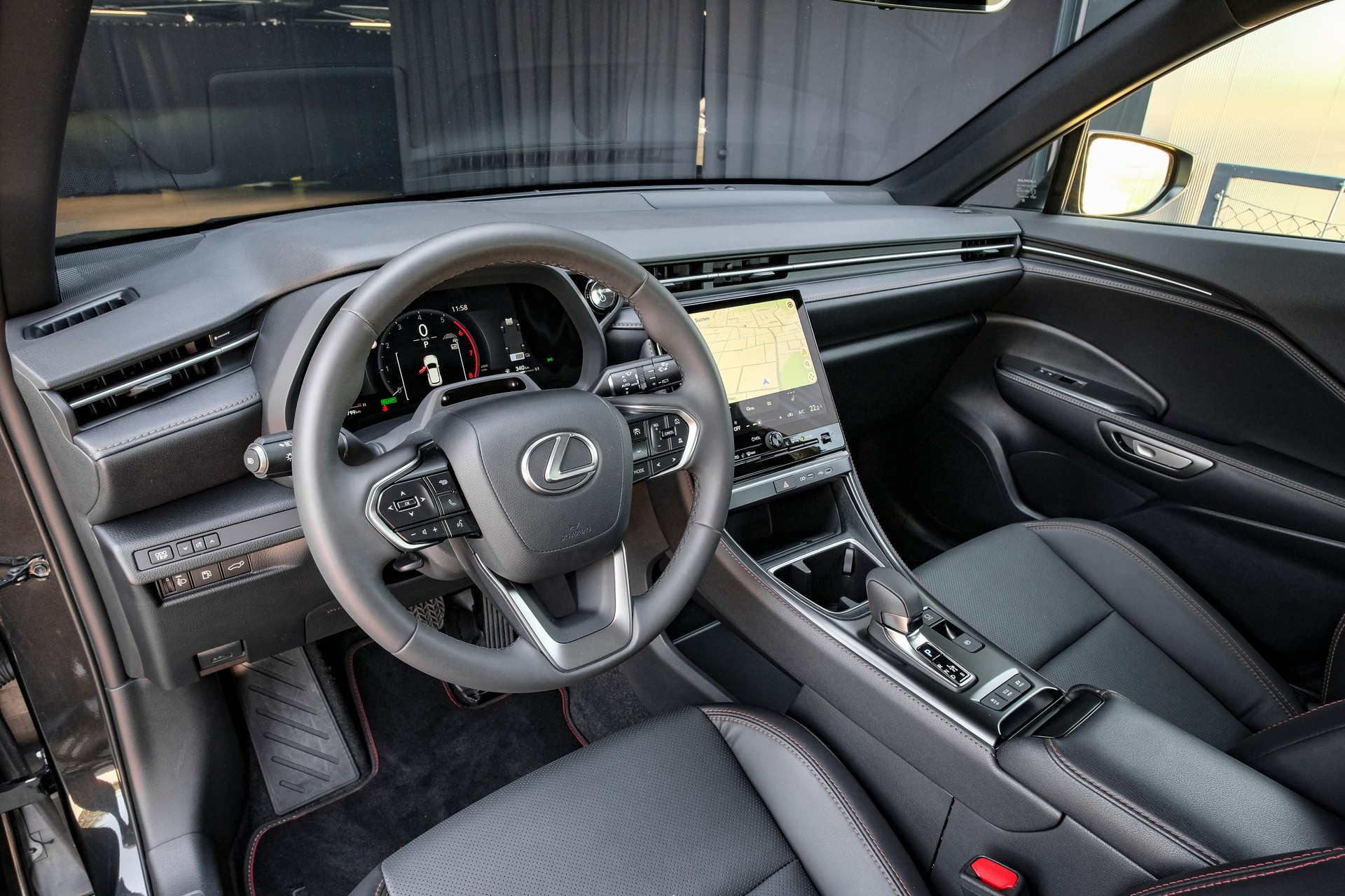 LEXUS LBX FWD Elegant CVT-image-12