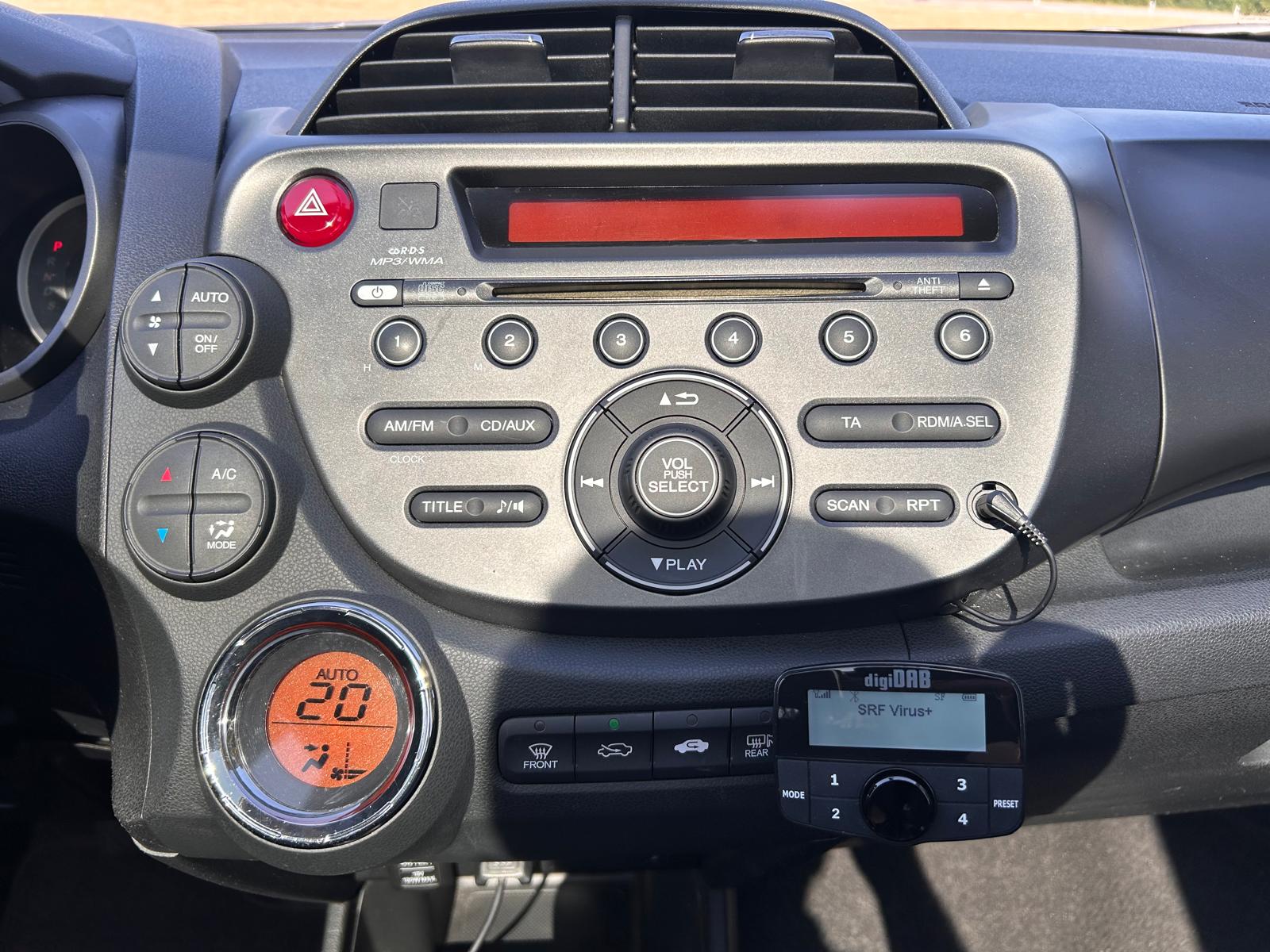 HONDA Jazz 1.4i Comfort i-Shift-image-23