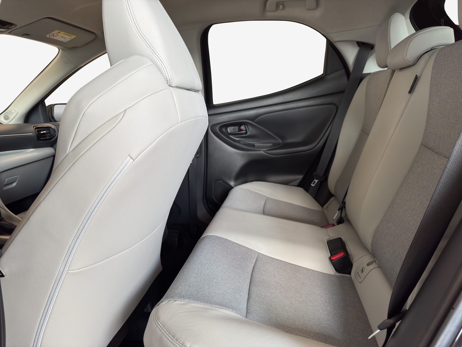 TOYOTA Yaris 1.5 Premium e-CVT-image-11