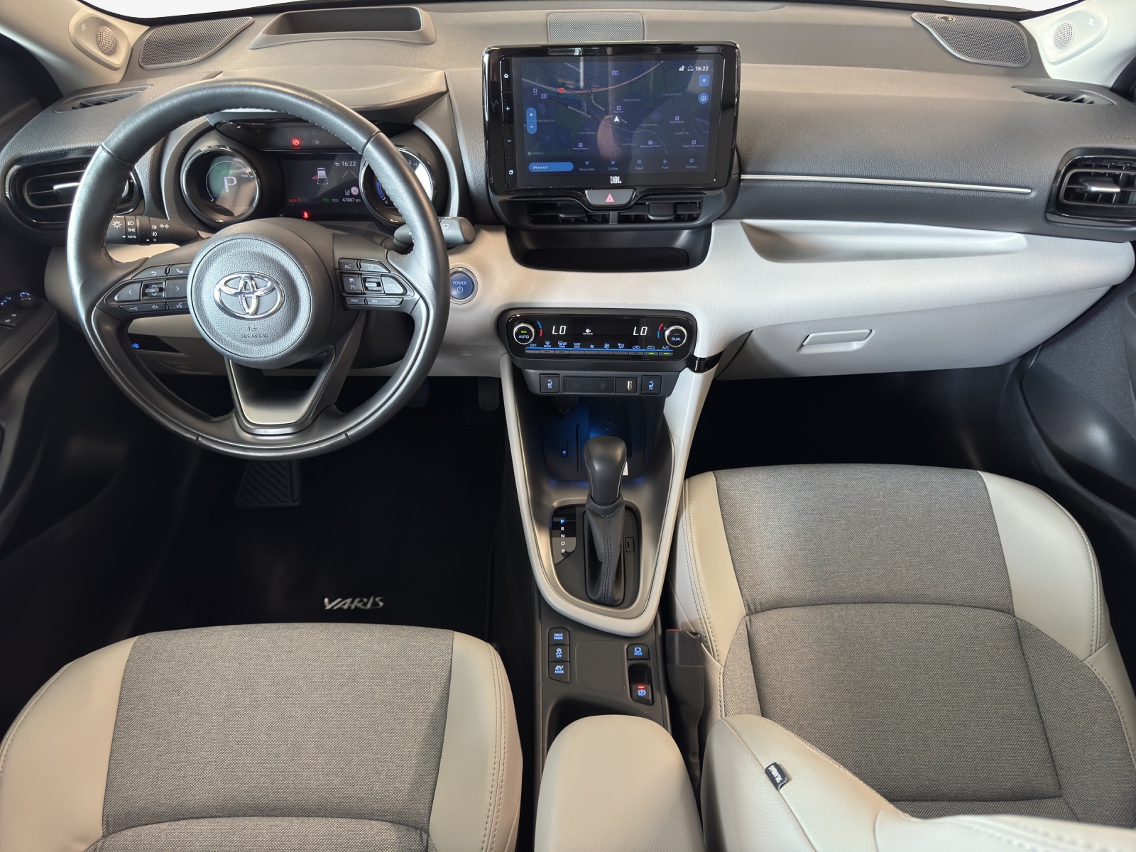 TOYOTA Yaris 1.5 Premium e-CVT-image-8