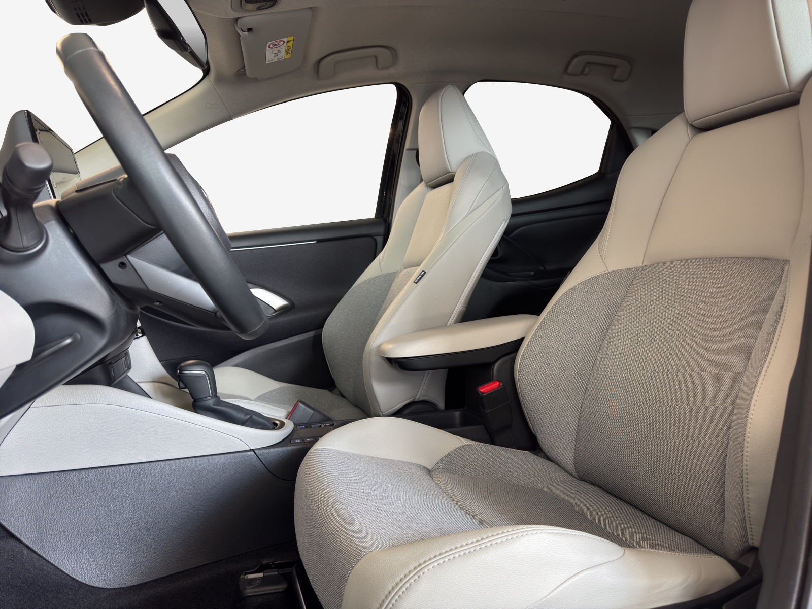 TOYOTA Yaris 1.5 Premium e-CVT-image-7