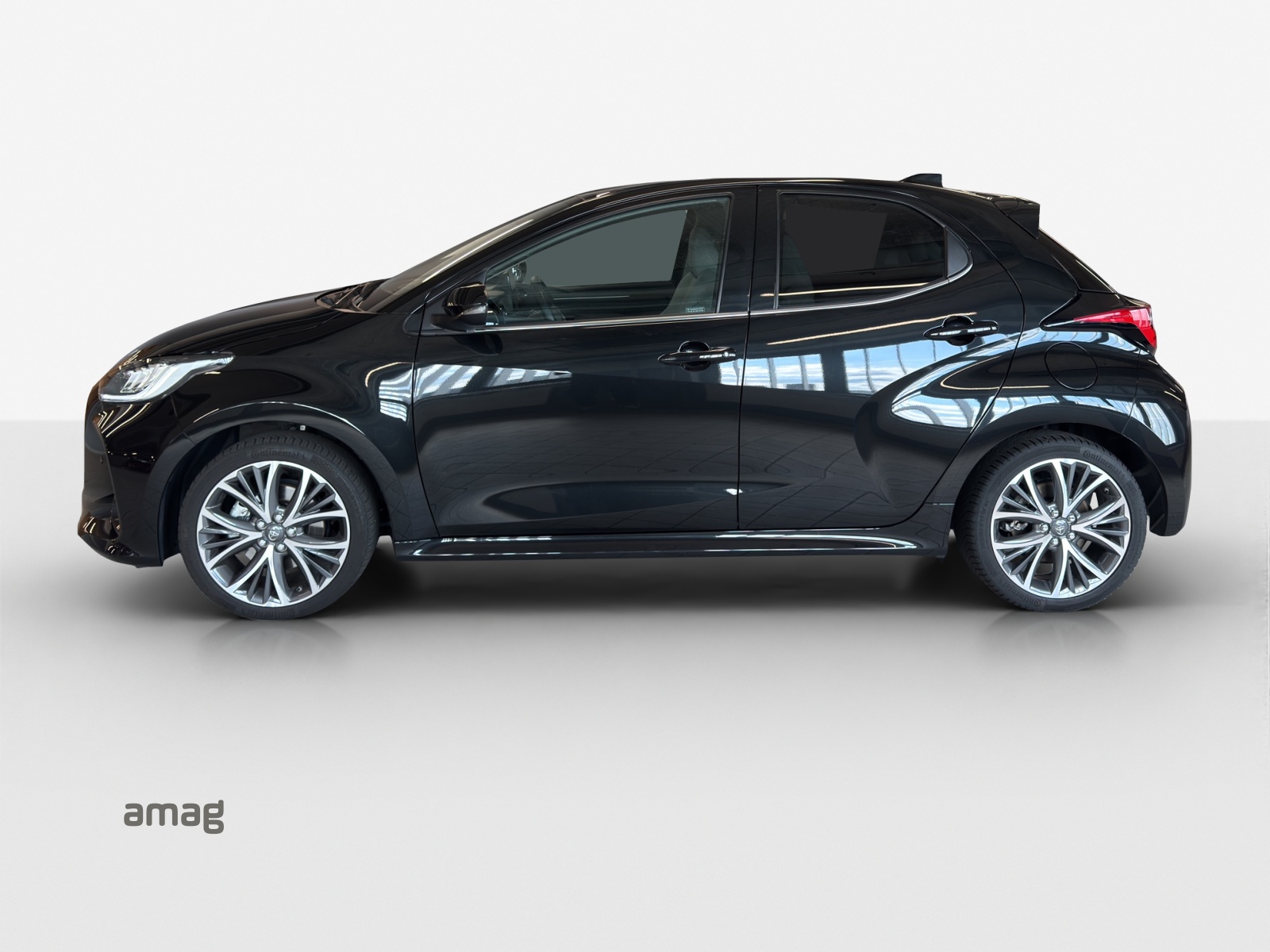 TOYOTA Yaris 1.5 Premium e-CVT-image-1