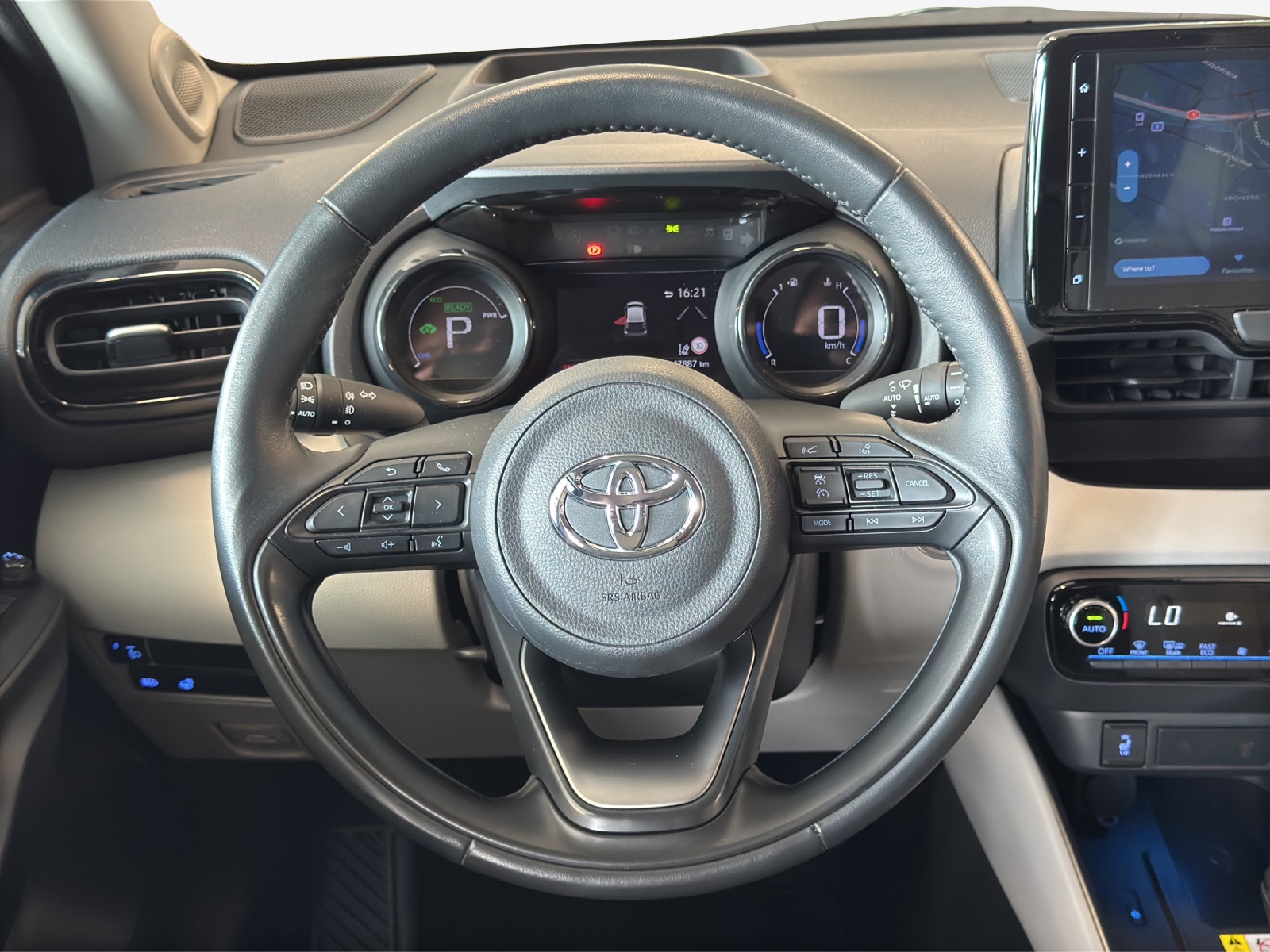 TOYOTA Yaris 1.5 Premium e-CVT-image-9