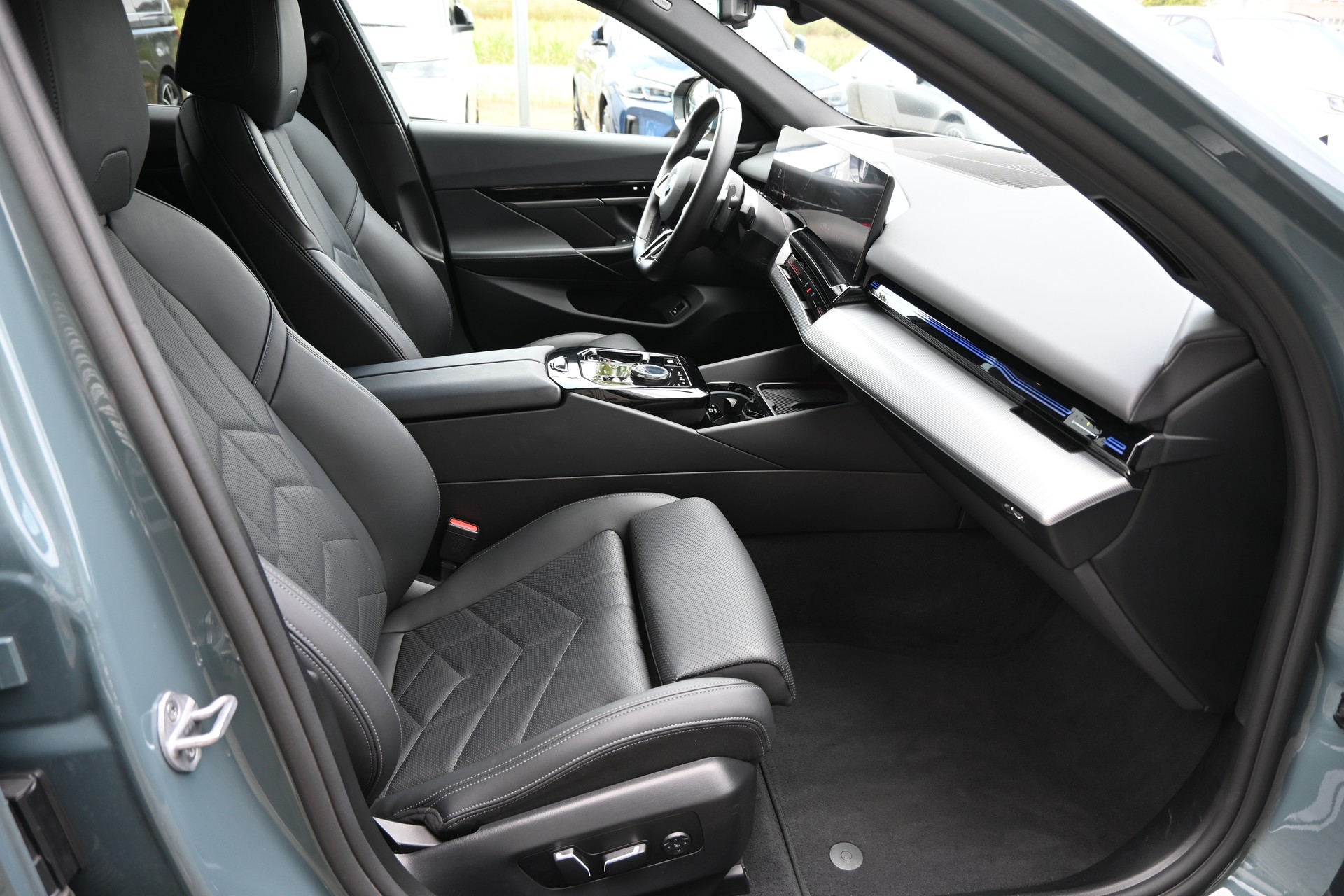 BMW 540d xDrive 48V Touring M Sport Steptronic + AHK 2000kg-image-12