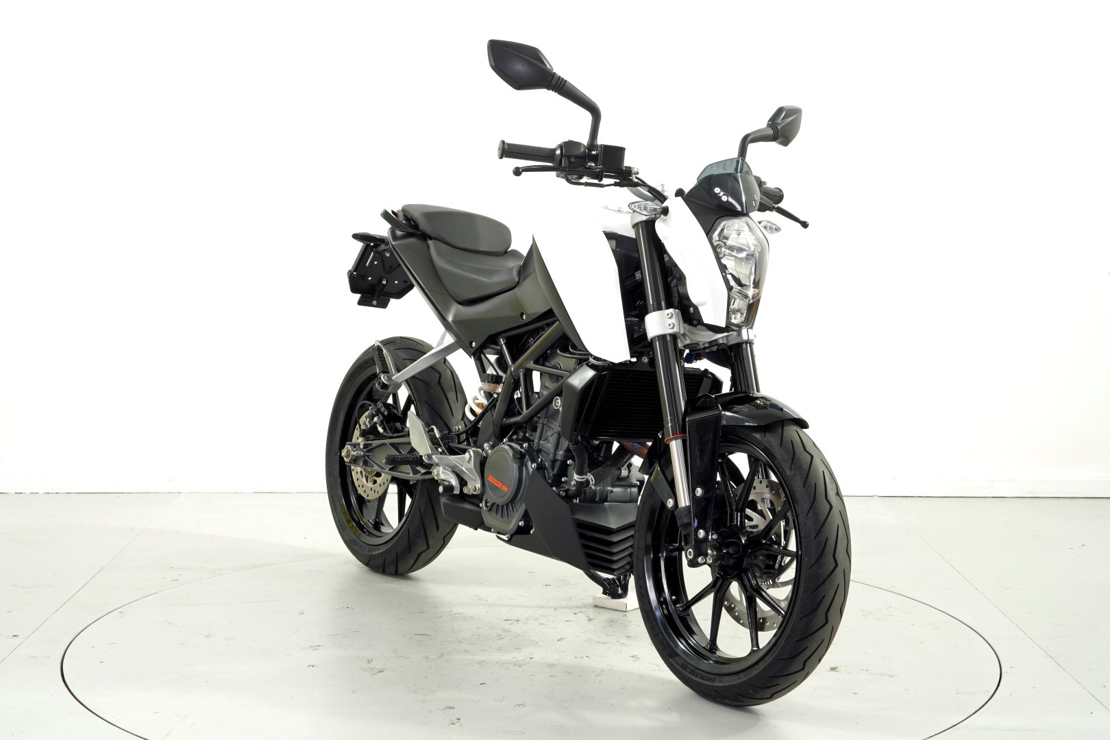 KTM 125 Duke ABS-showroom-element-2