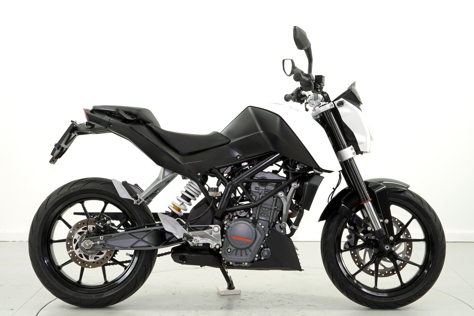 KTM 125 Duke ABS-showroom-element-3