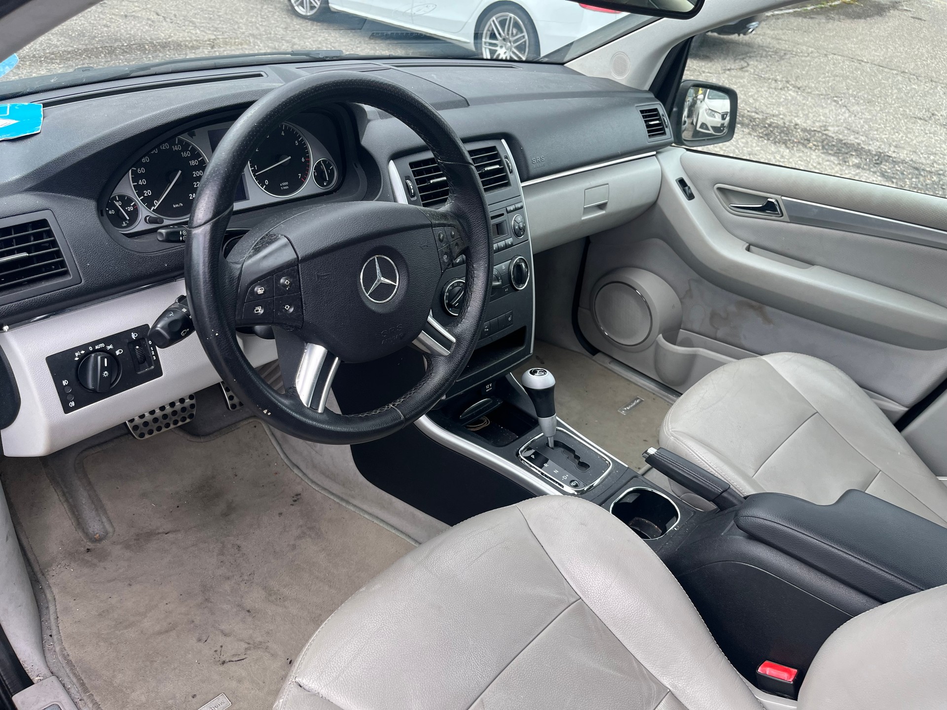 MERCEDES-BENZ B 200 T-image-4