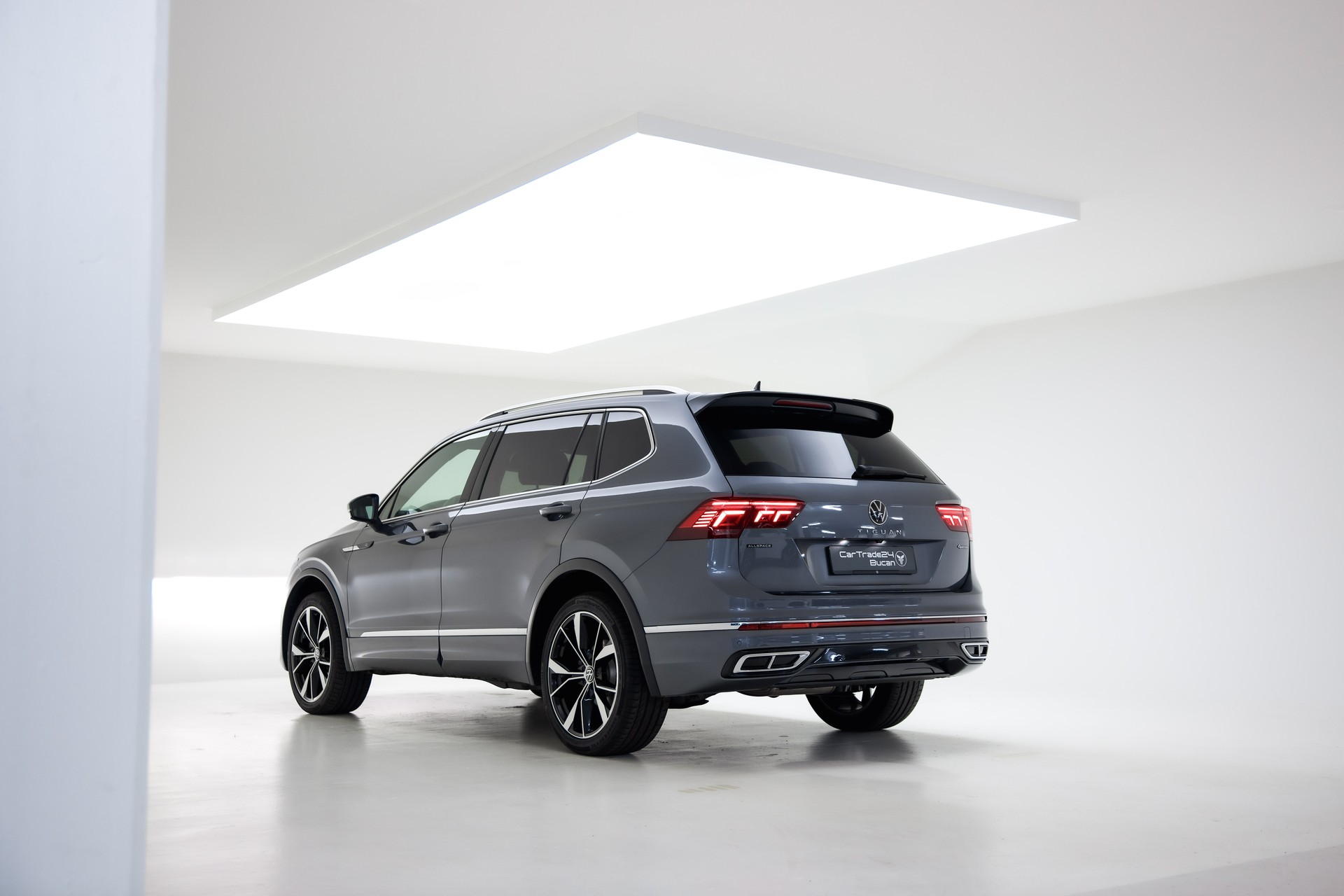 VW Tiguan Allspace 2.0 TDI SCR R-Line 4Motion DSG-image-7