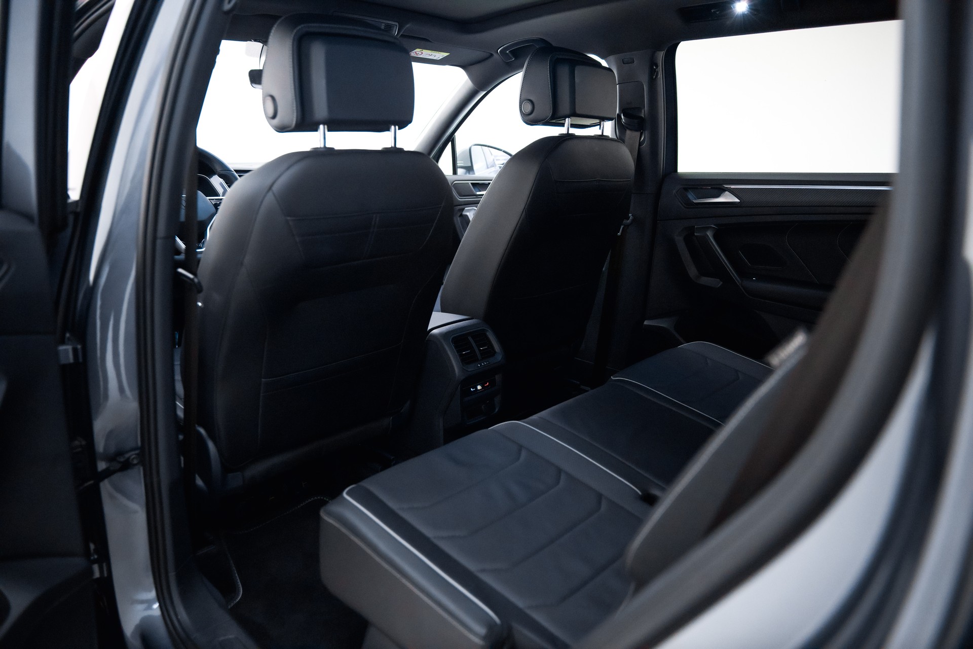 VW Tiguan Allspace 2.0 TDI SCR R-Line 4Motion DSG-image-21