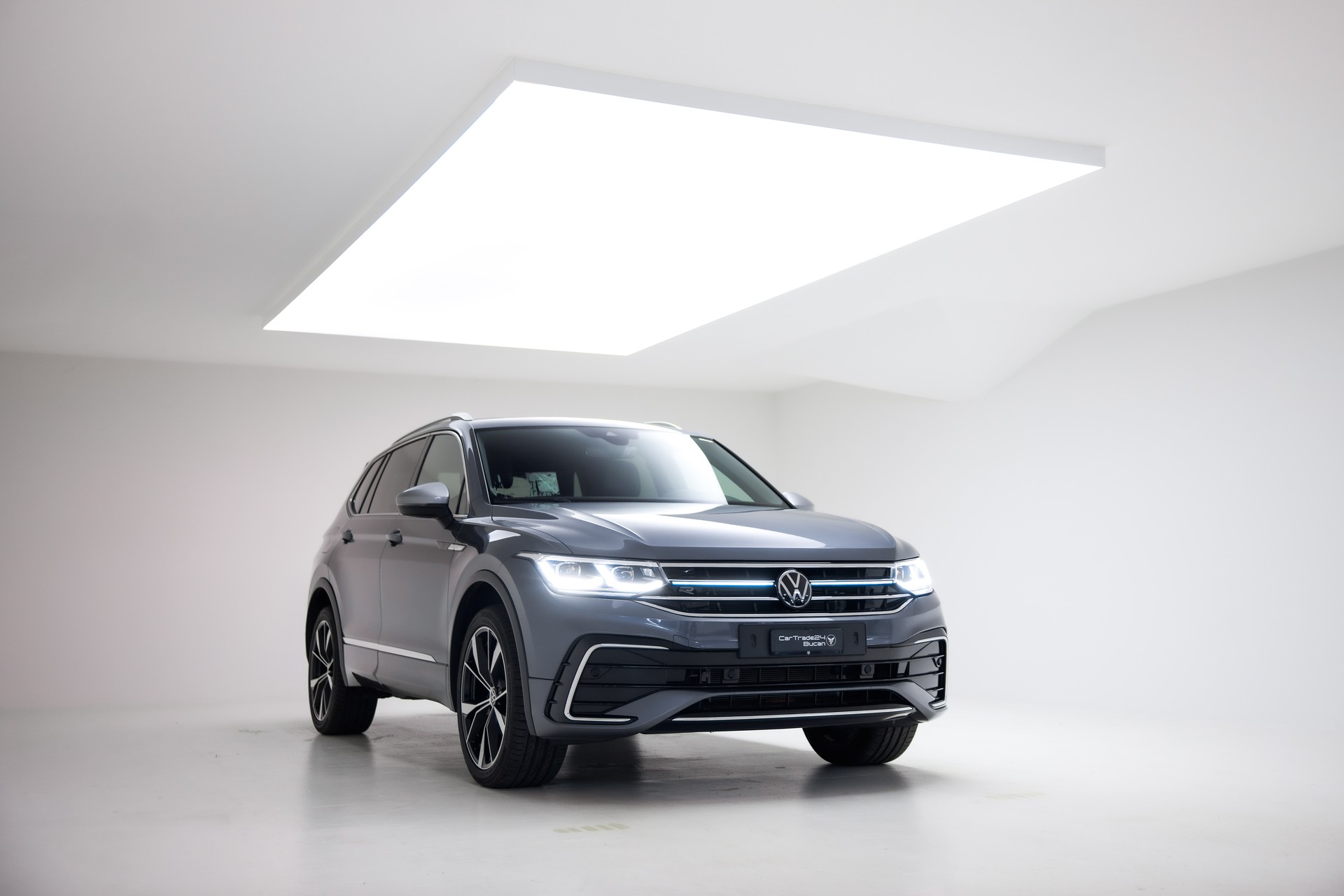 VW Tiguan Allspace 2.0 TDI SCR R-Line 4Motion DSG-image-5