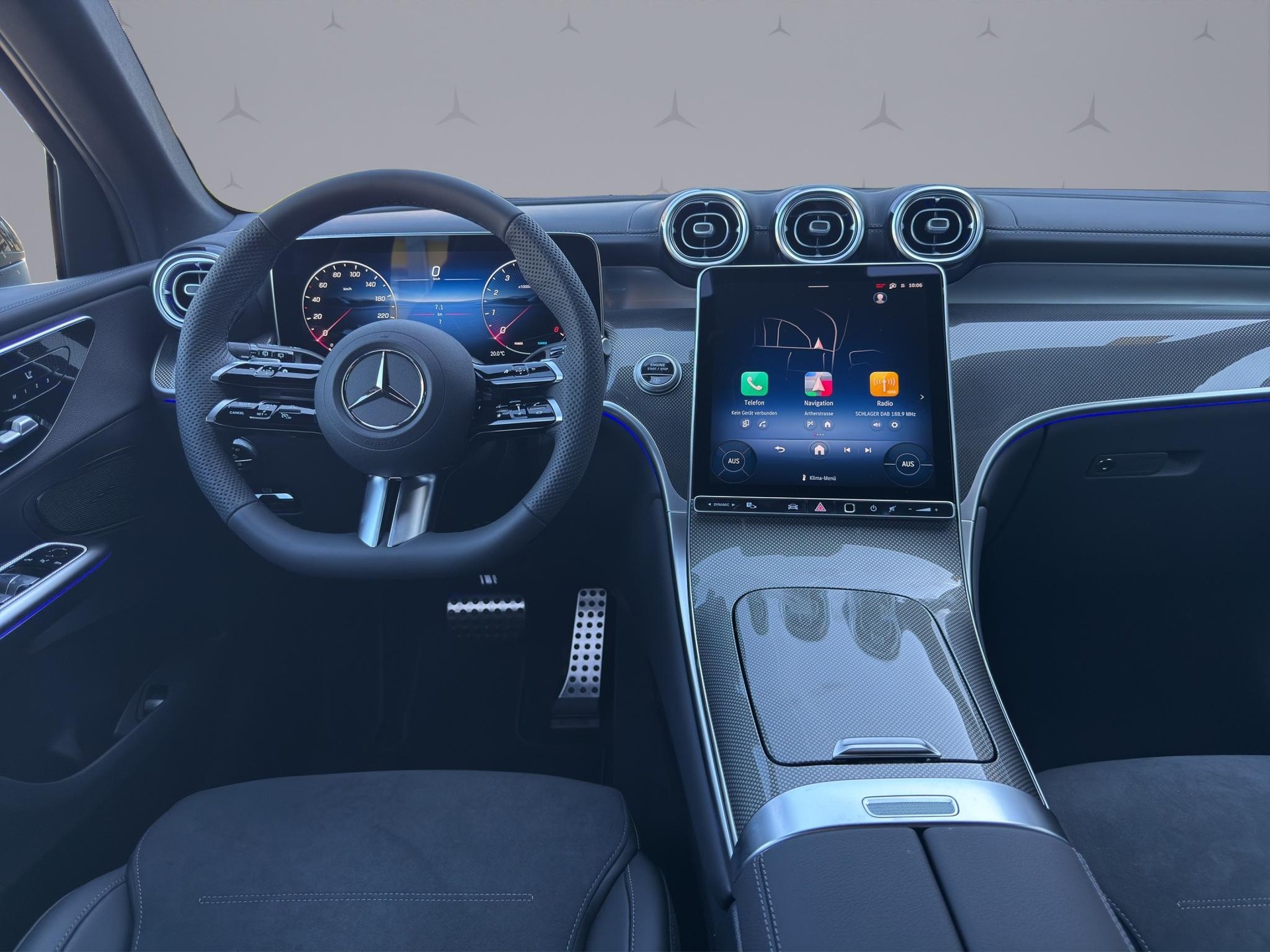 MERCEDES-BENZ GLC 200 AMG Line 4matic-image-12