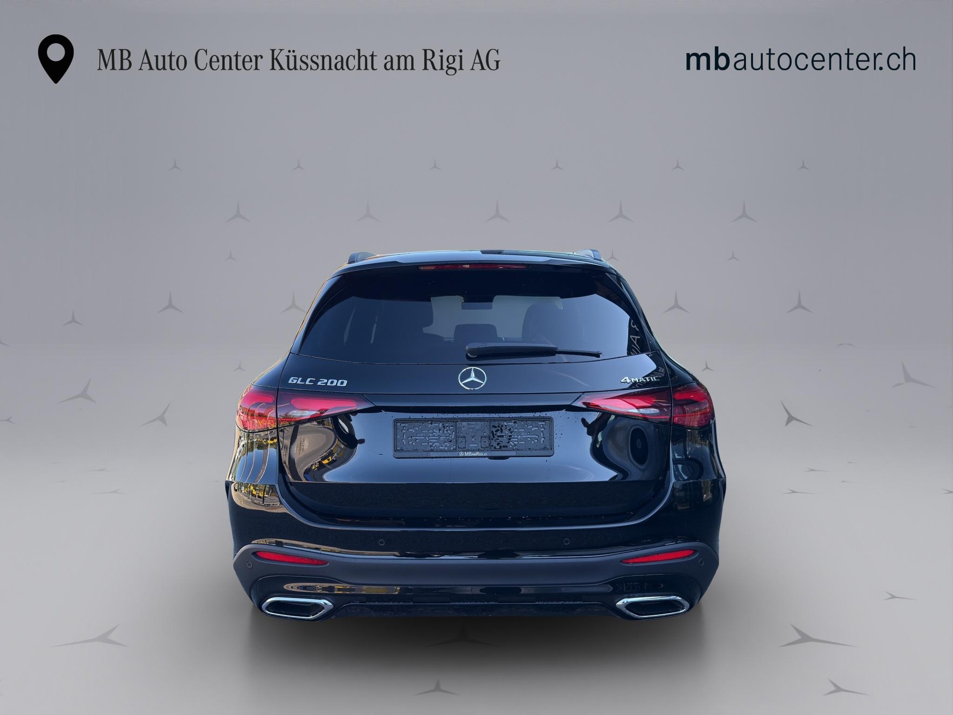 MERCEDES-BENZ GLC 200 AMG Line 4matic-image-4