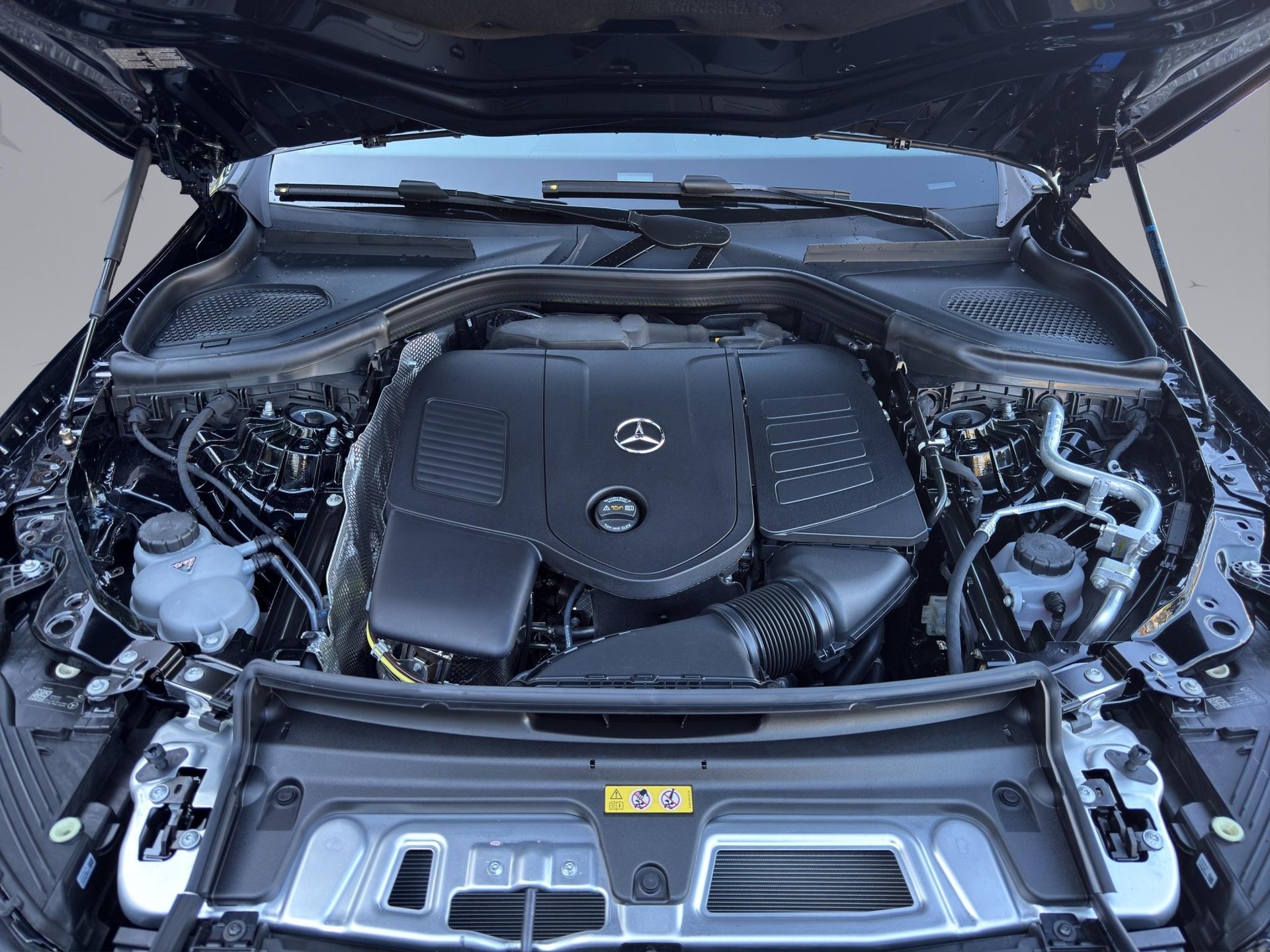 MERCEDES-BENZ GLC 200 AMG Line 4matic-image-18