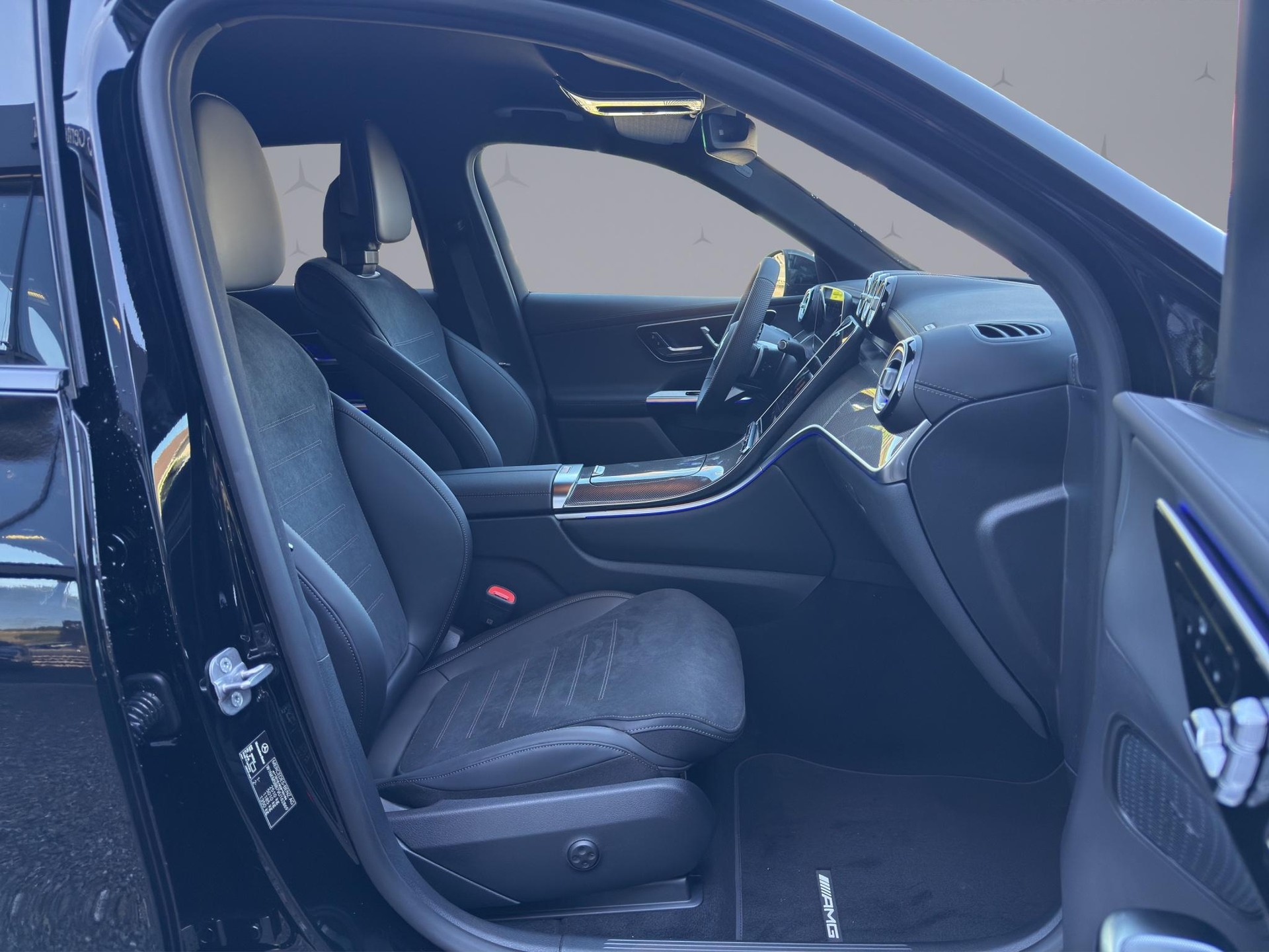 MERCEDES-BENZ GLC 200 AMG Line 4matic-image-15