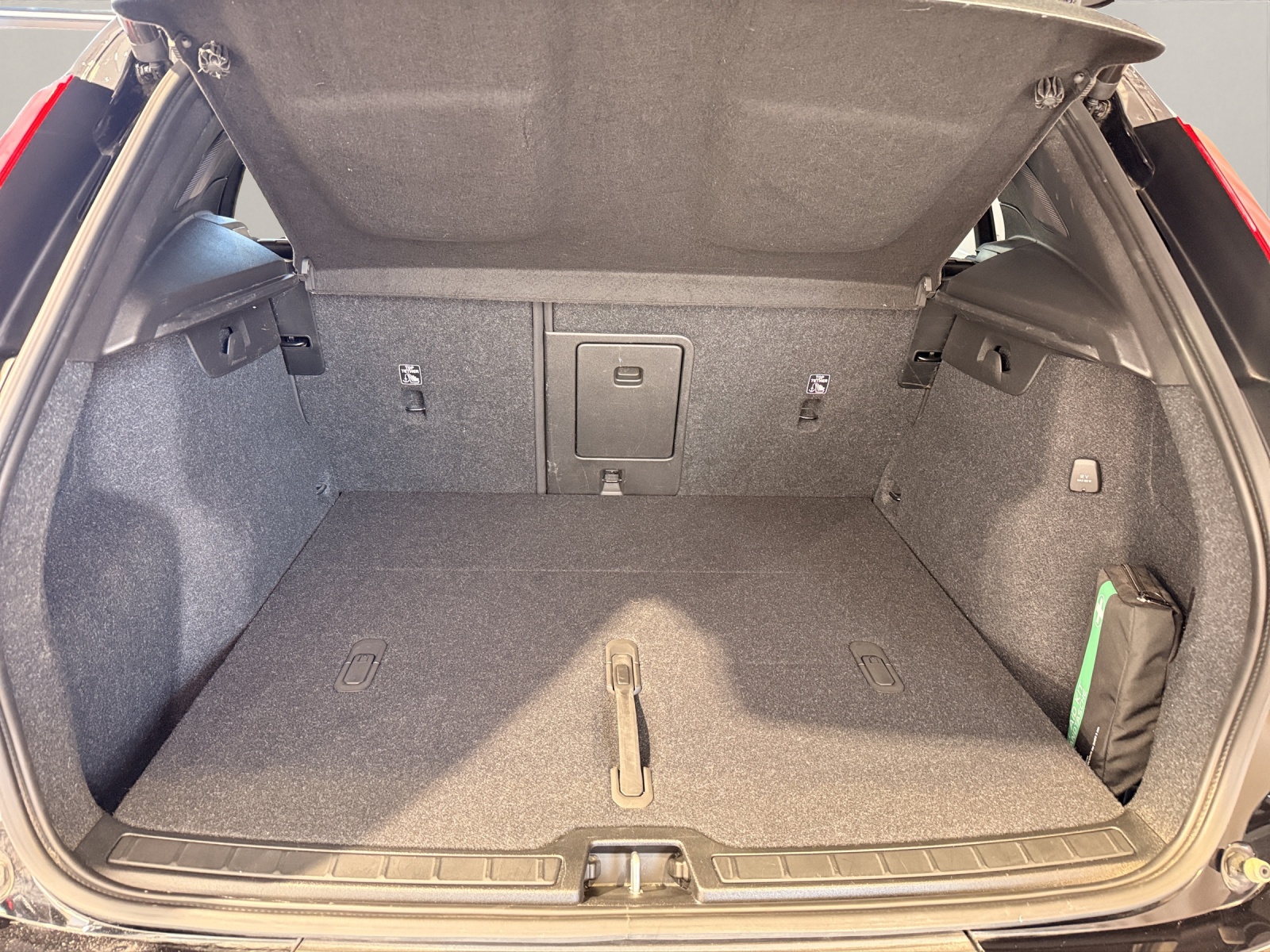 VOLVO XC40 2.0 B4 MH Ultimate Dark AWD-image-7