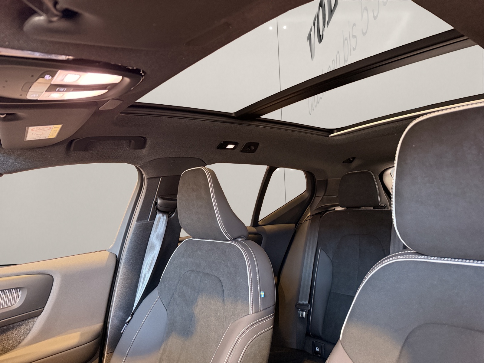 VOLVO XC40 2.0 B4 MH Ultimate Dark AWD-image-8
