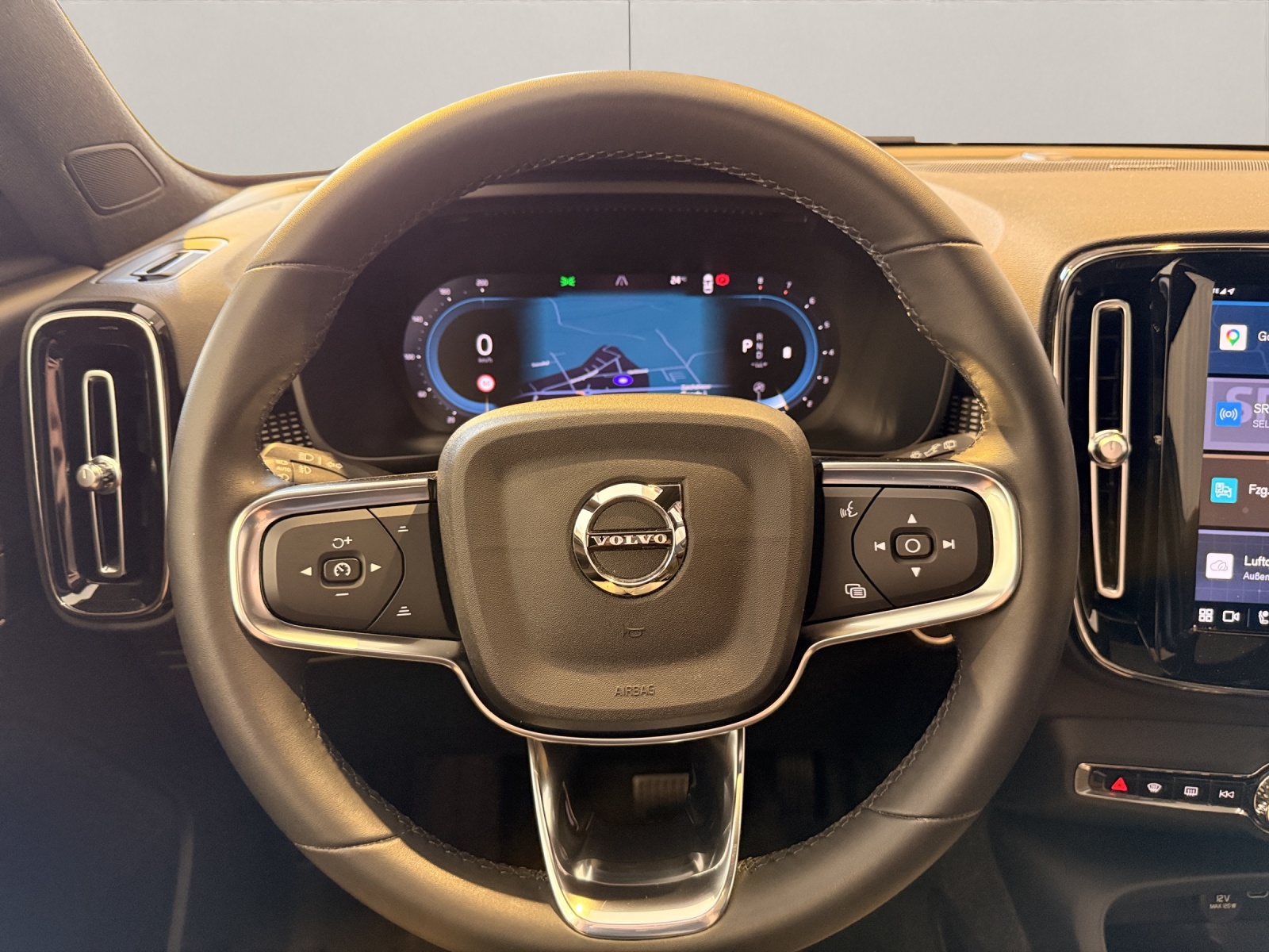 VOLVO XC40 2.0 B4 MH Ultimate Dark AWD-image-10
