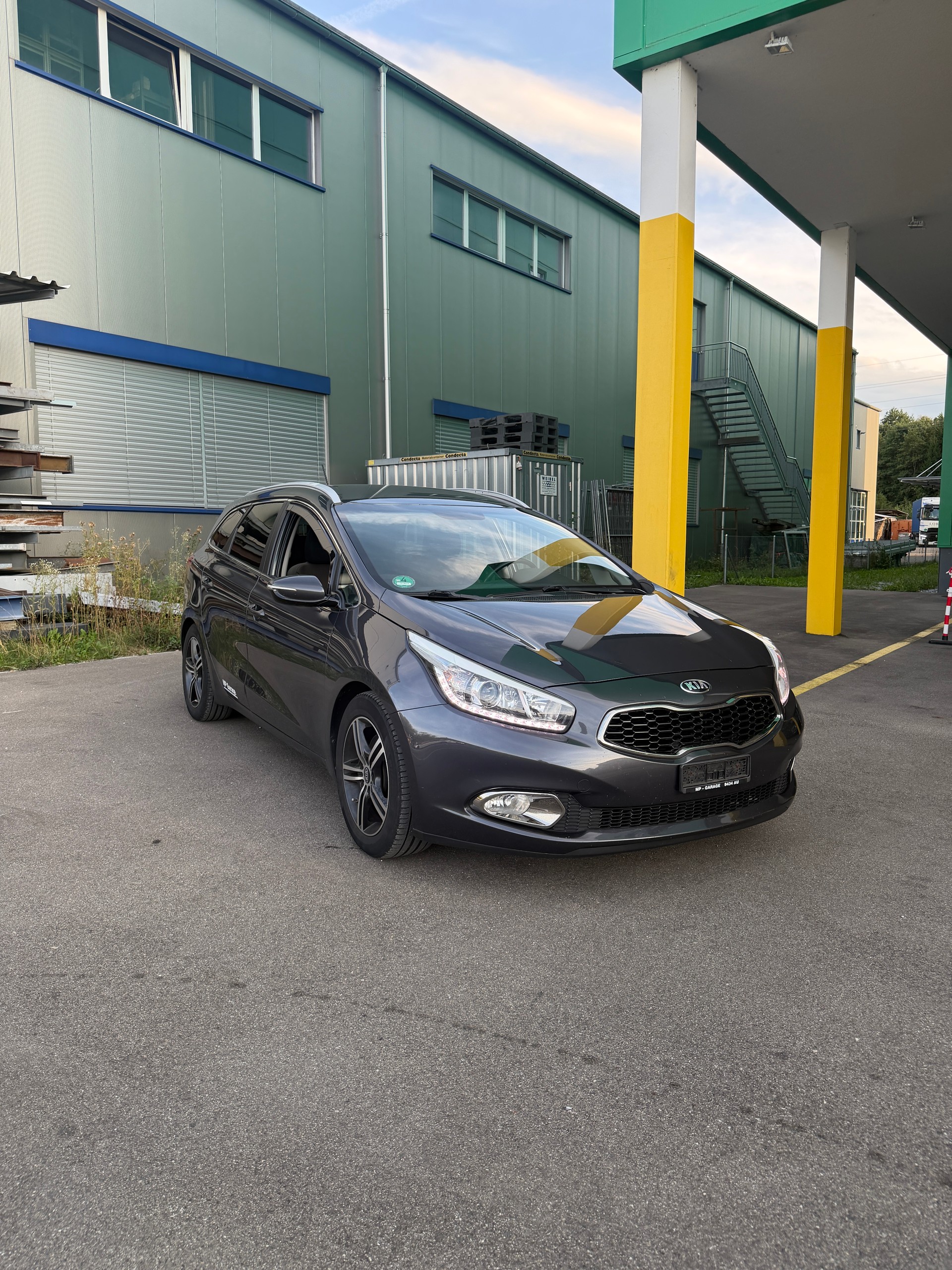 KIA Cee'd Sportswagon 1.6 CRDi Trend-image-0