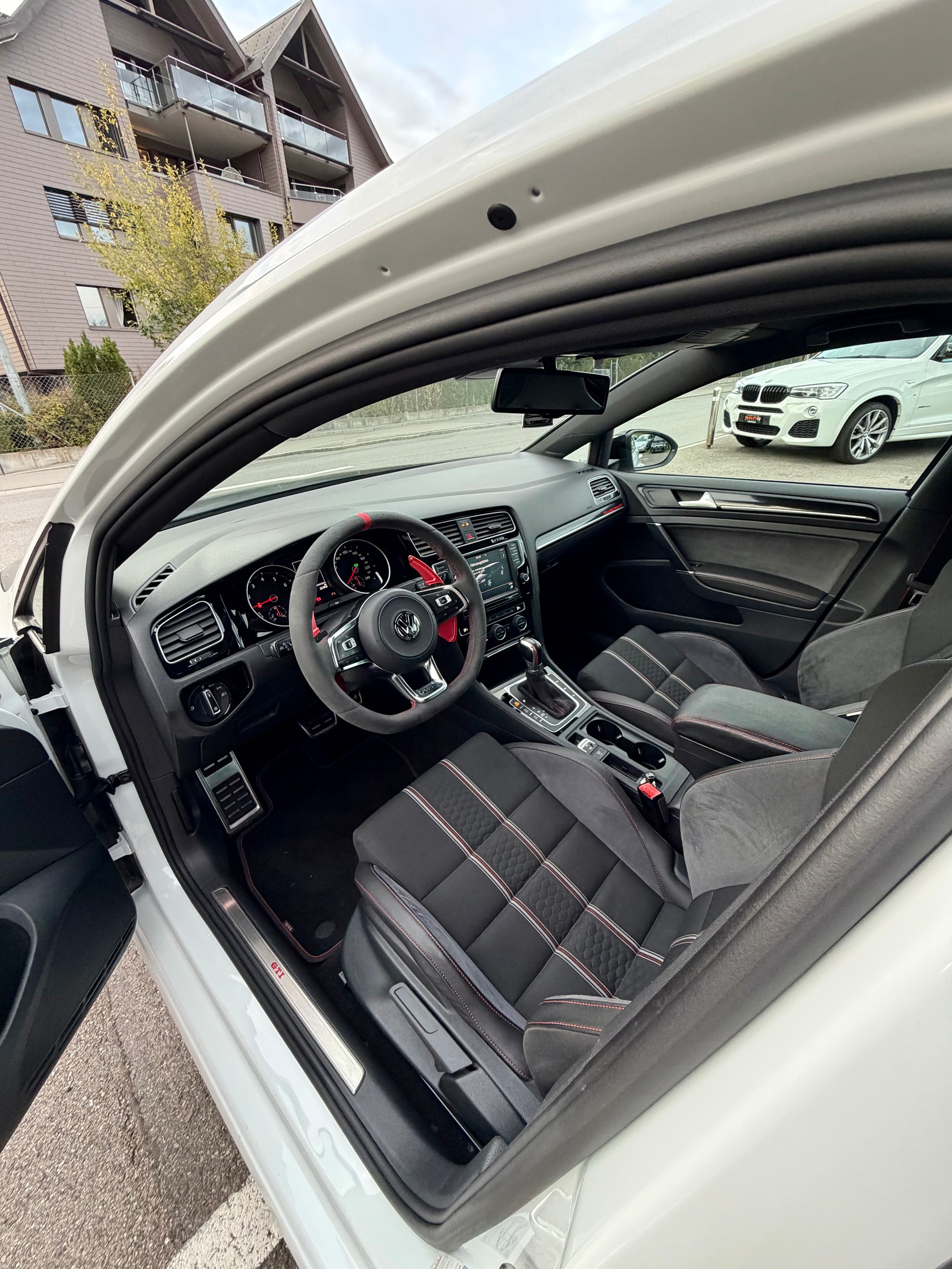 VW Golf 2.0 TSI GTI Clubsport DSG-image-8