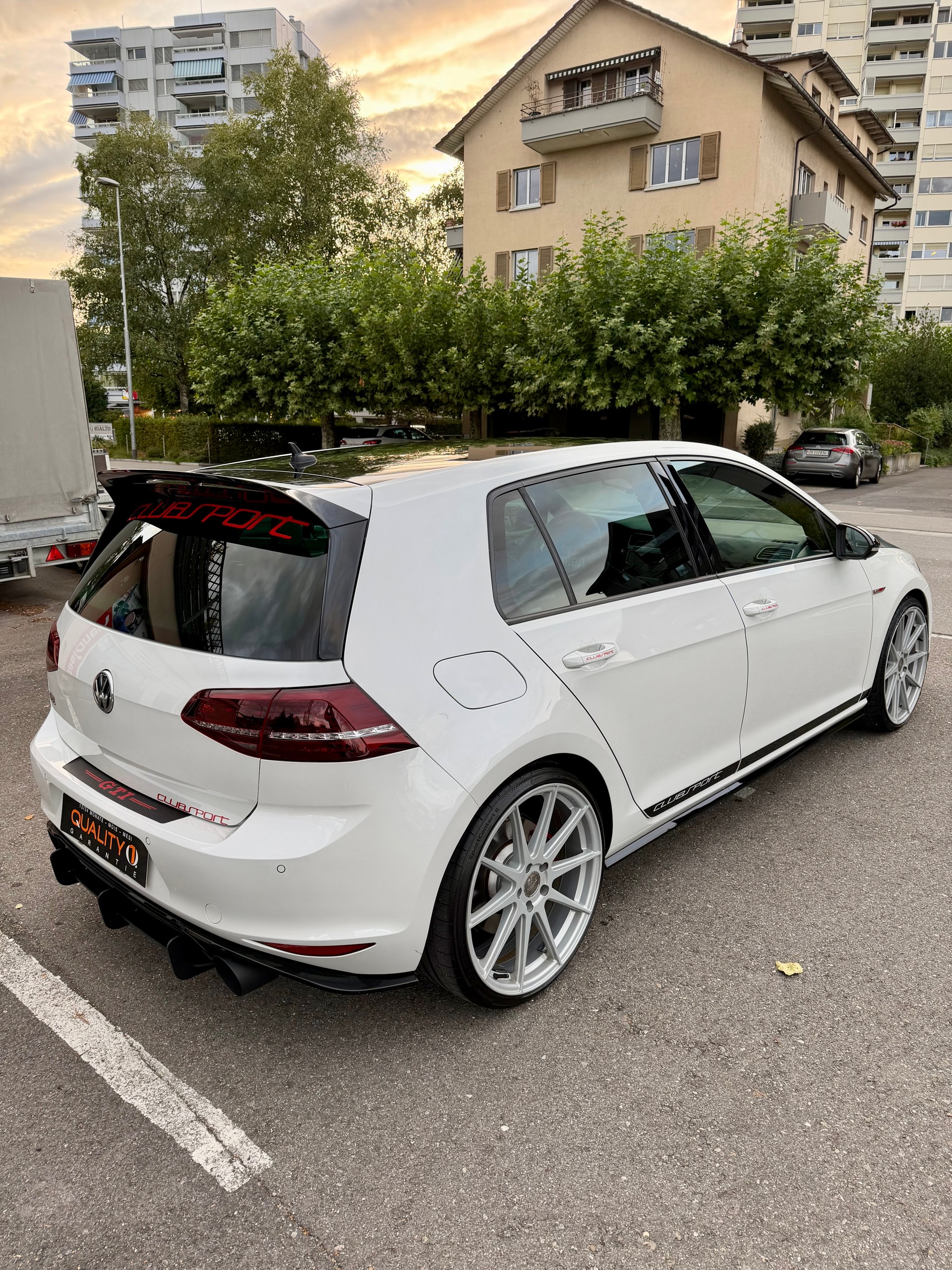 VW Golf 2.0 TSI GTI Clubsport DSG-image-2