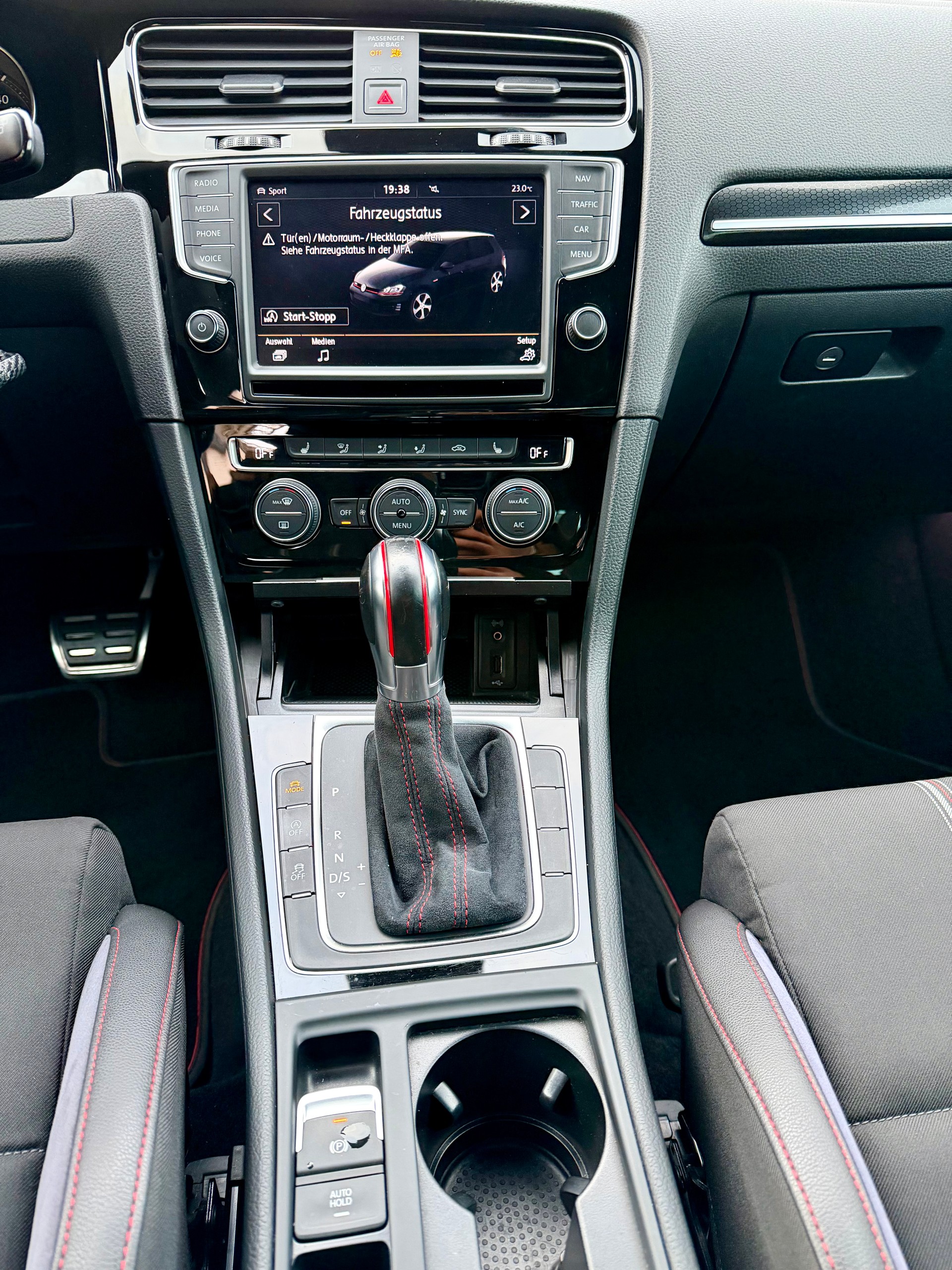 VW Golf 2.0 TSI GTI Clubsport DSG-image-9