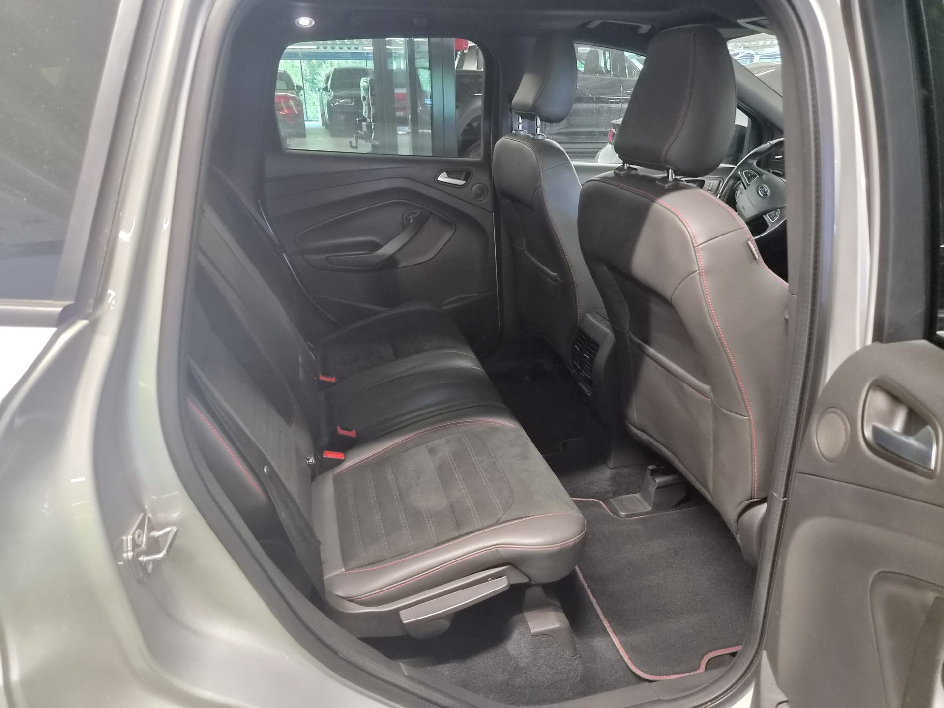 FORD Kuga 2.0 TDCi 180 ST-Line FPS 4WD PowerShift-image-3