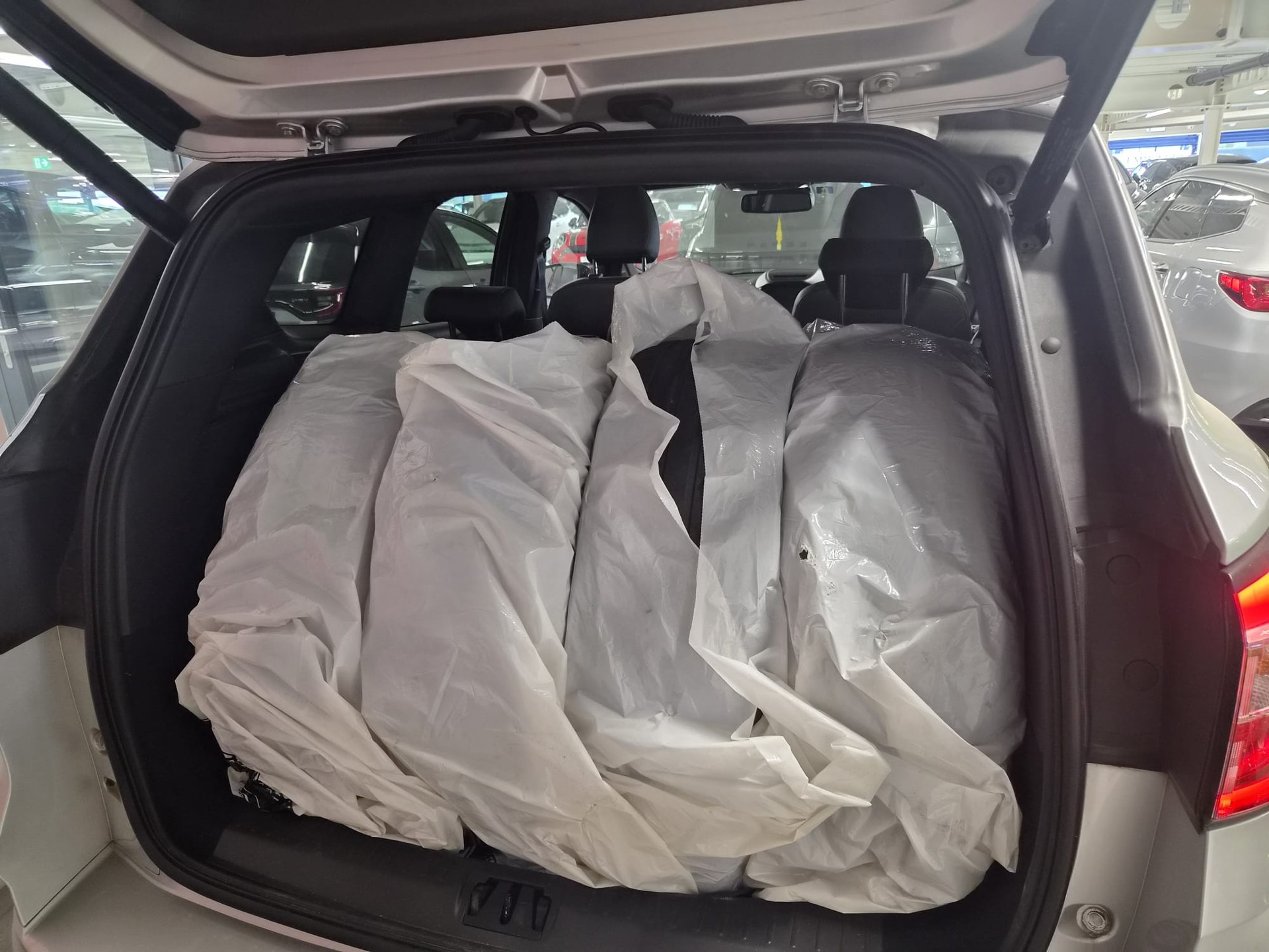 FORD Kuga 2.0 TDCi 180 ST-Line FPS 4WD PowerShift-image-8