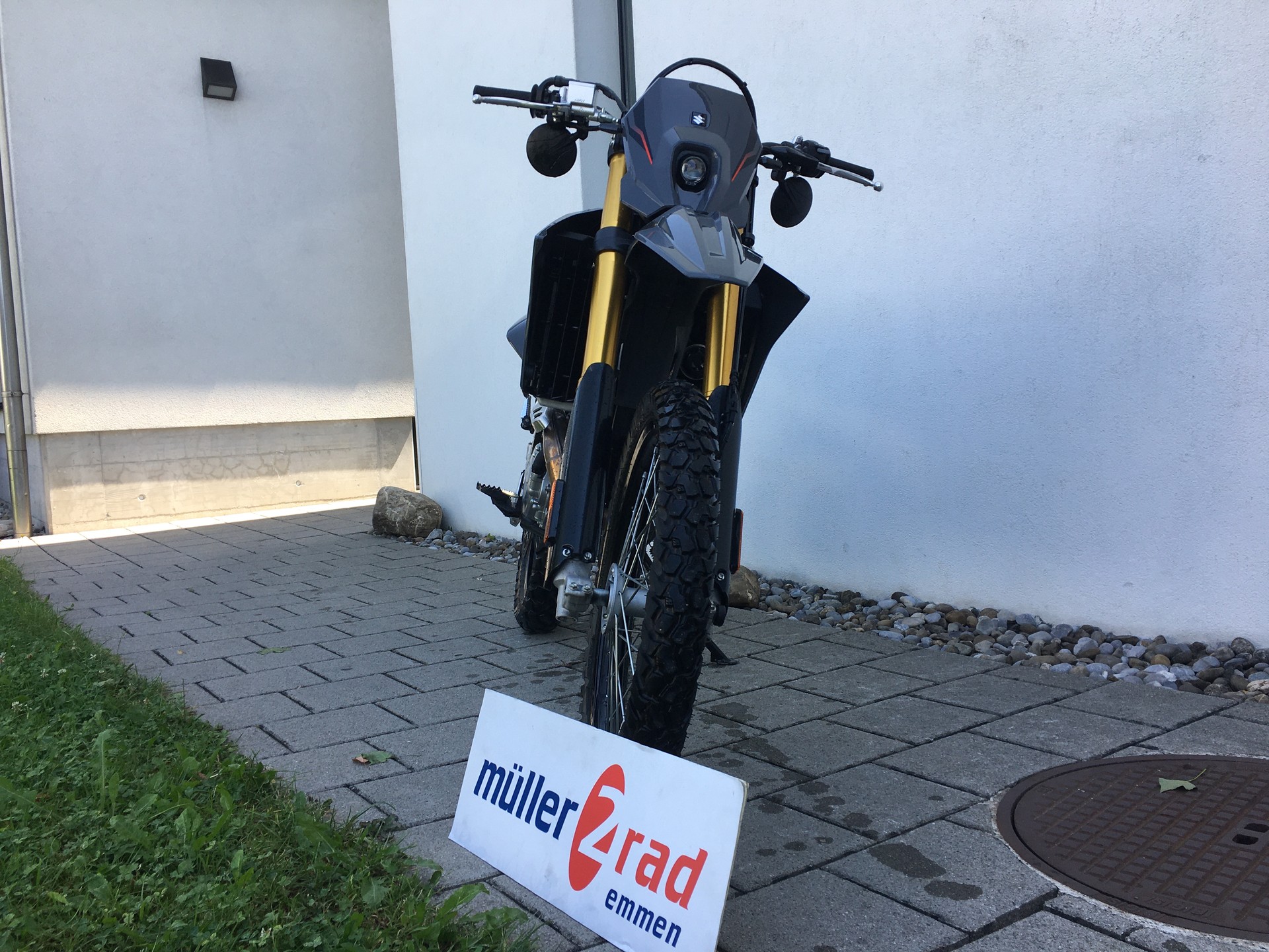 SUZUKI DR-Z4S-showroom-element-3
